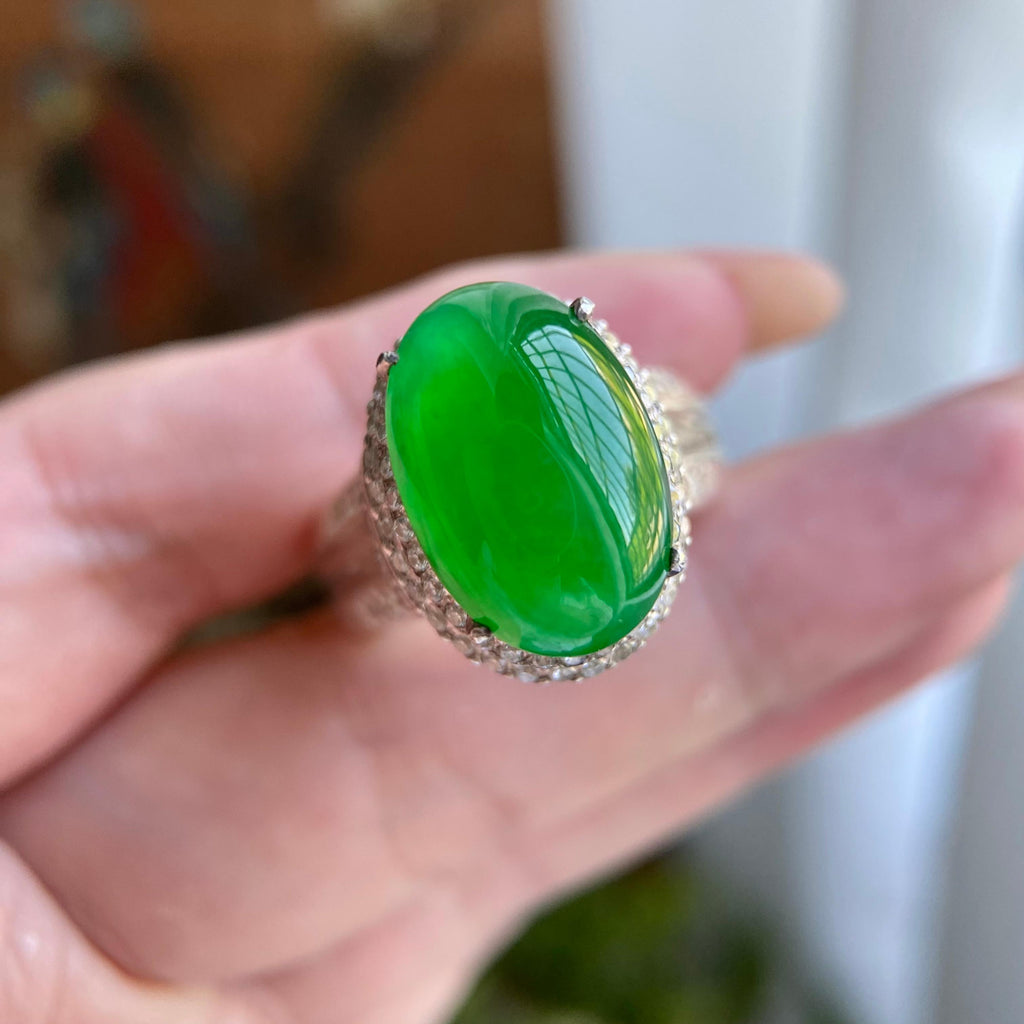 冰种阳绿椭圆戒面裸石（yc234252）