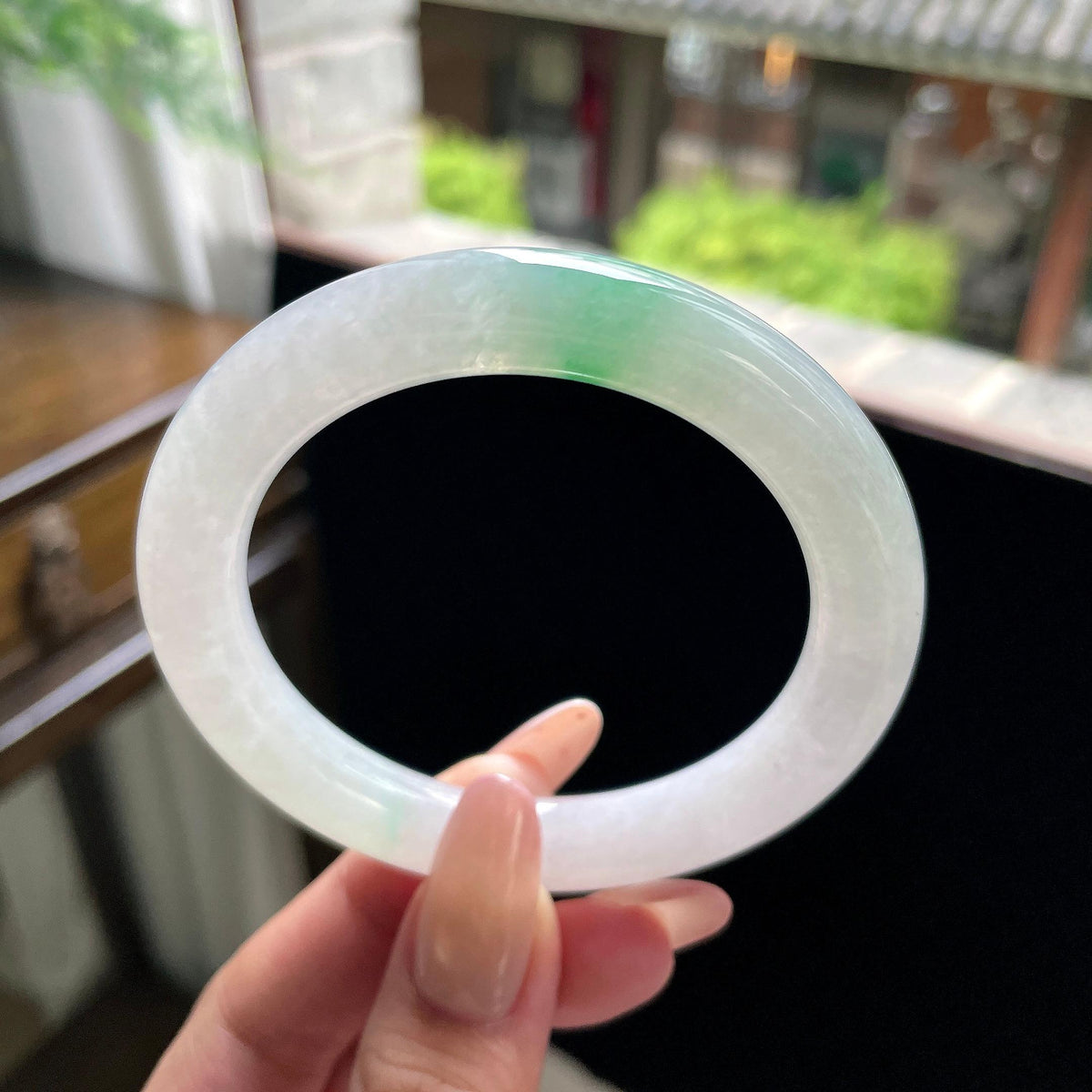 糯种翠绿白底青圆条 55.4圈 天然缅甸A货翡翠（yc696440）