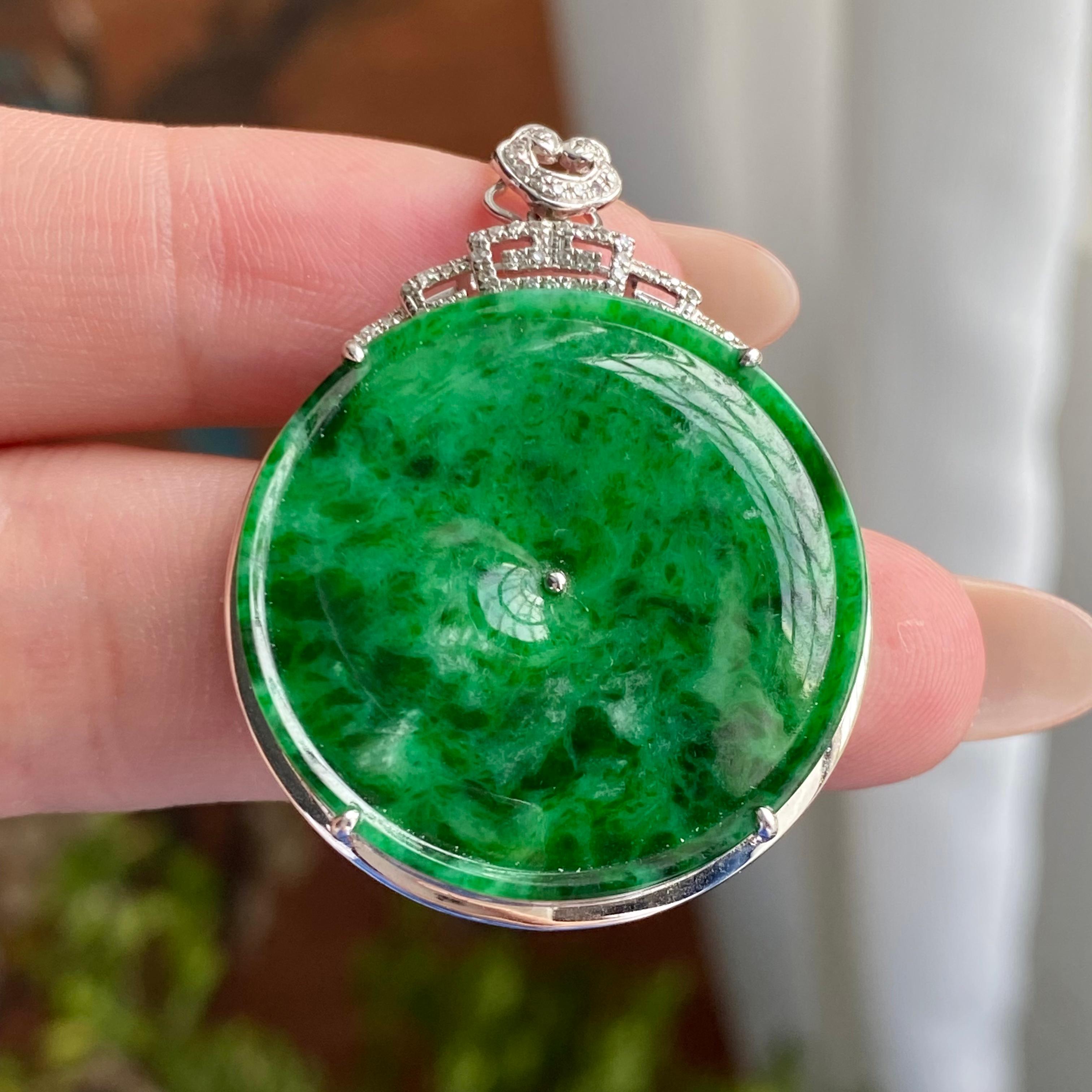 18k金钻镶细糯种阳绿圆牌吊坠（yc235108）