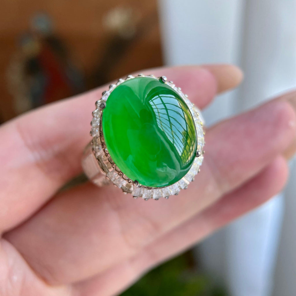 冰种阳绿鸽子蛋戒面裸石（yc234281）