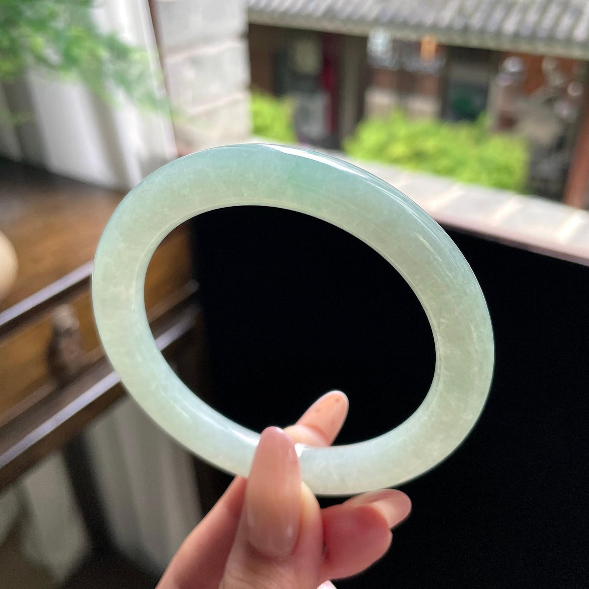大圈口 细糯种晴绿底飘翠绿圆条 58圈 天然缅甸A货翡翠（yc696398）
