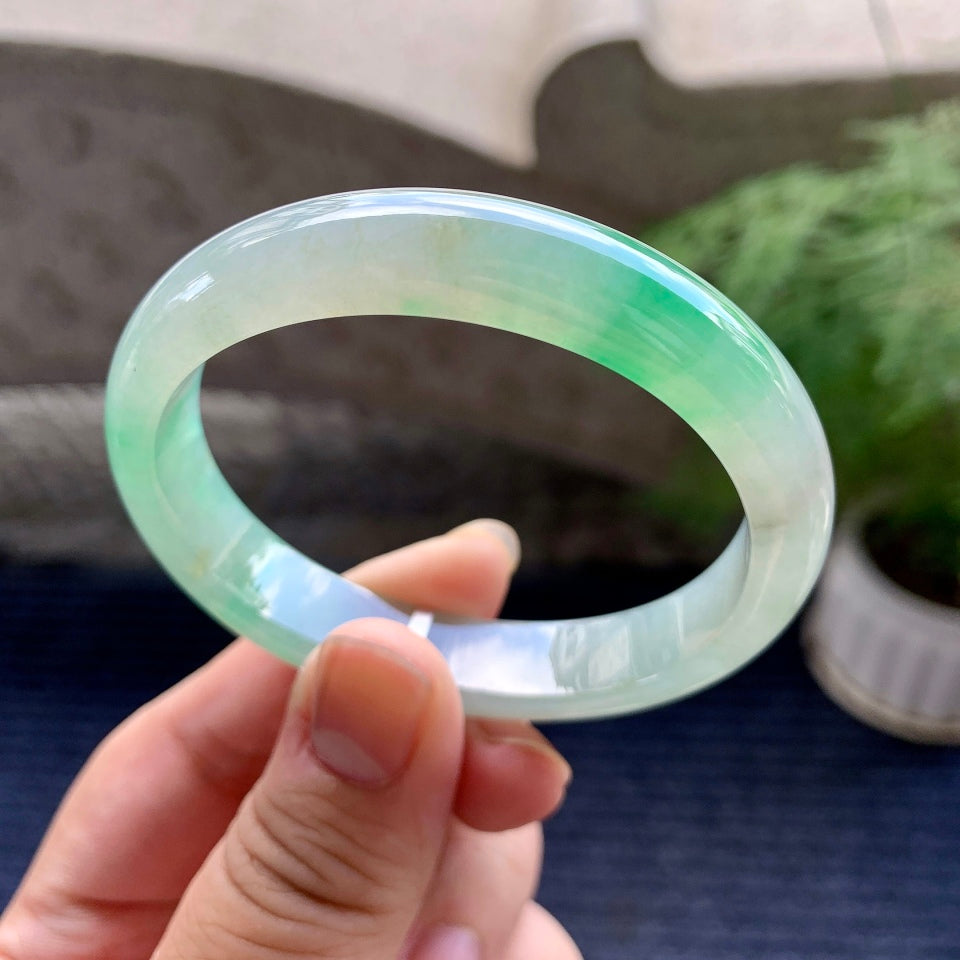 糯冰种飘绿洒金贵妃手镯（54.5mm）（yc116058）
