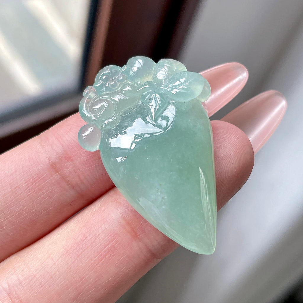 细糯种晴绿底灵猴献桃吊坠 天然缅甸A货翡翠（yc525989）