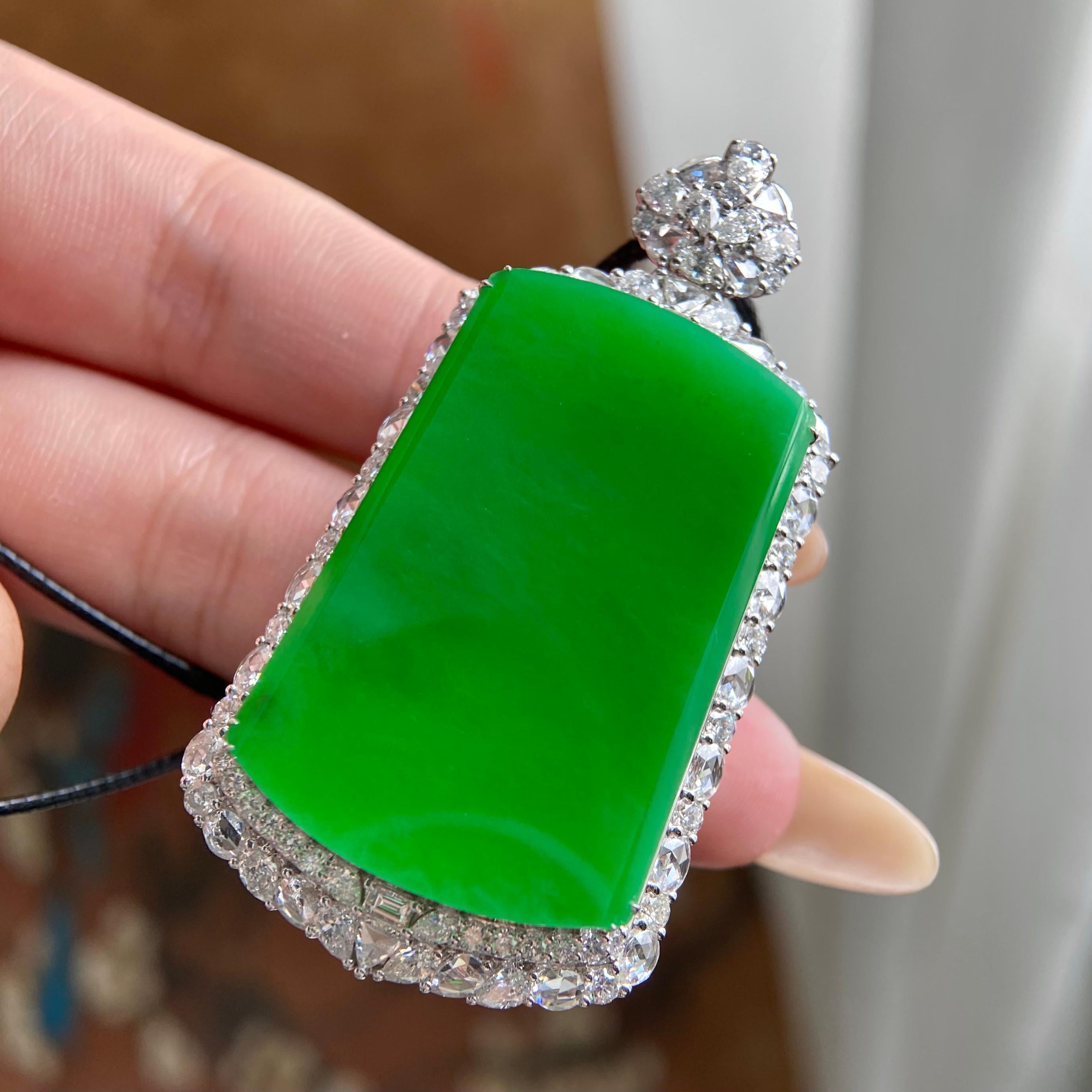 18k金钻镶冰种阳绿无事牌吊坠（yc224118）