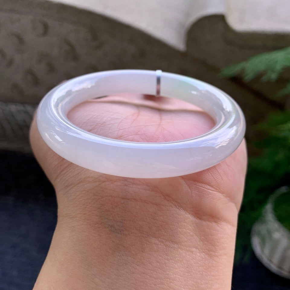 糯冰白月光飘绿圆条手镯（54.6mm）（yc029065）