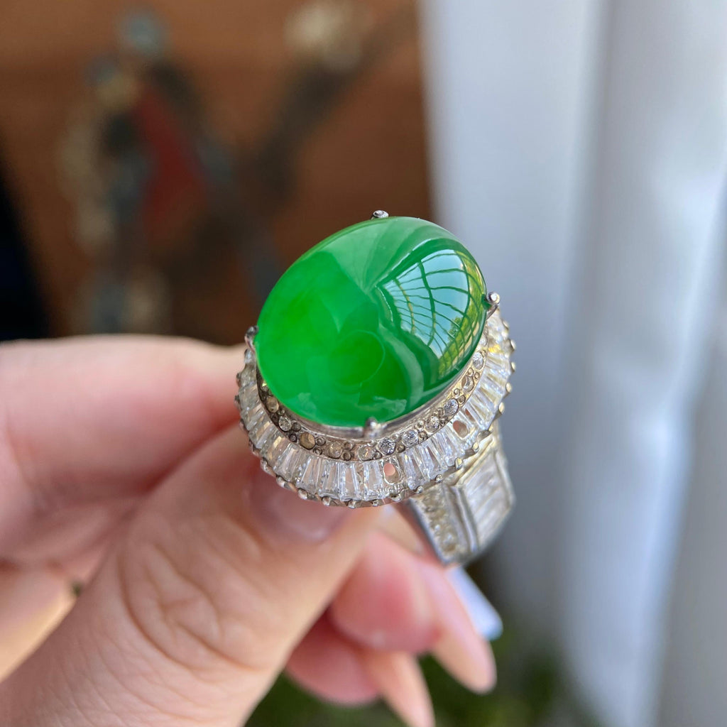 冰种阳绿鸽子蛋戒面裸石（yc234281）