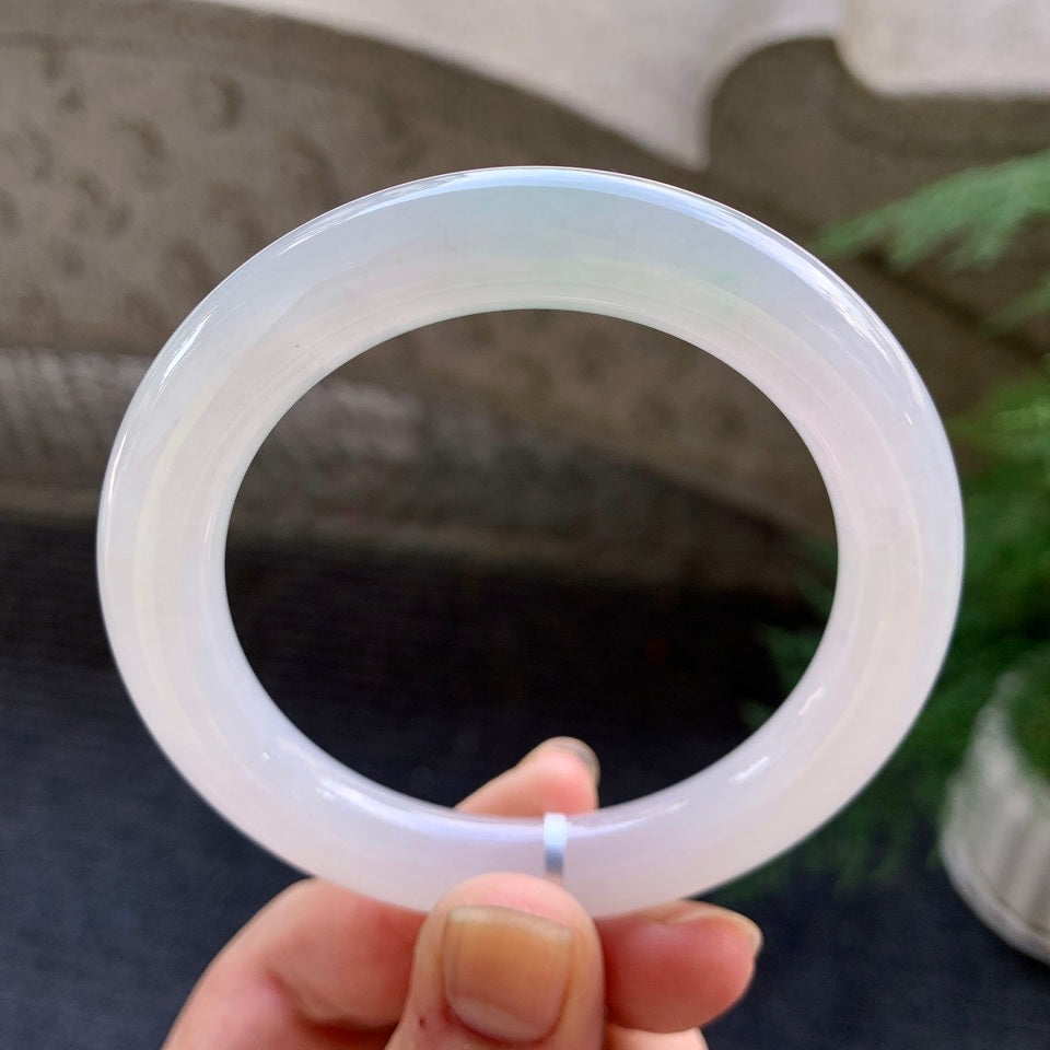 糯冰白月光飘绿圆条手镯（54.6mm）（yc029065）