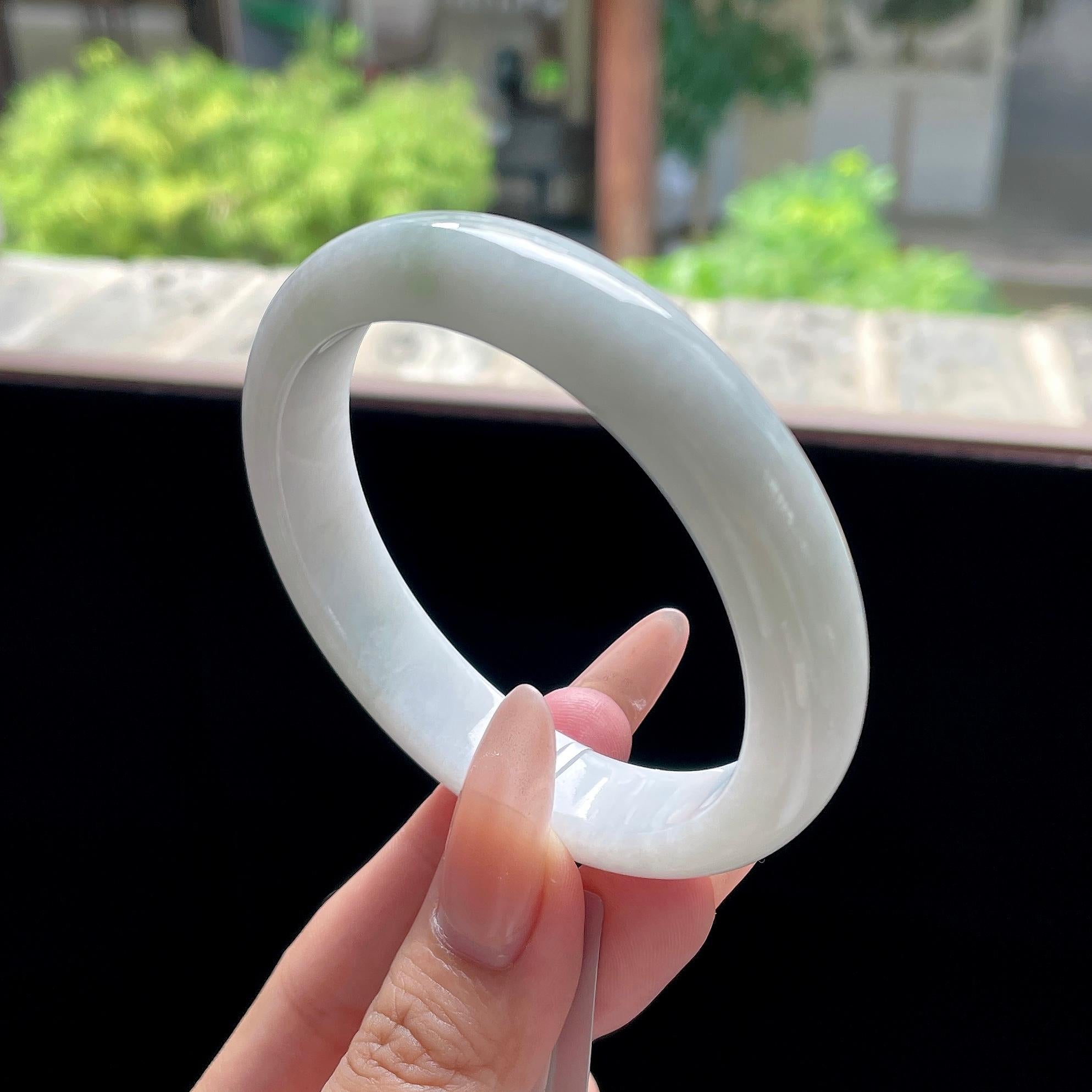 大圈口 糯种飘花带洒金 58圈 天然缅甸A货翡翠（yc524211）