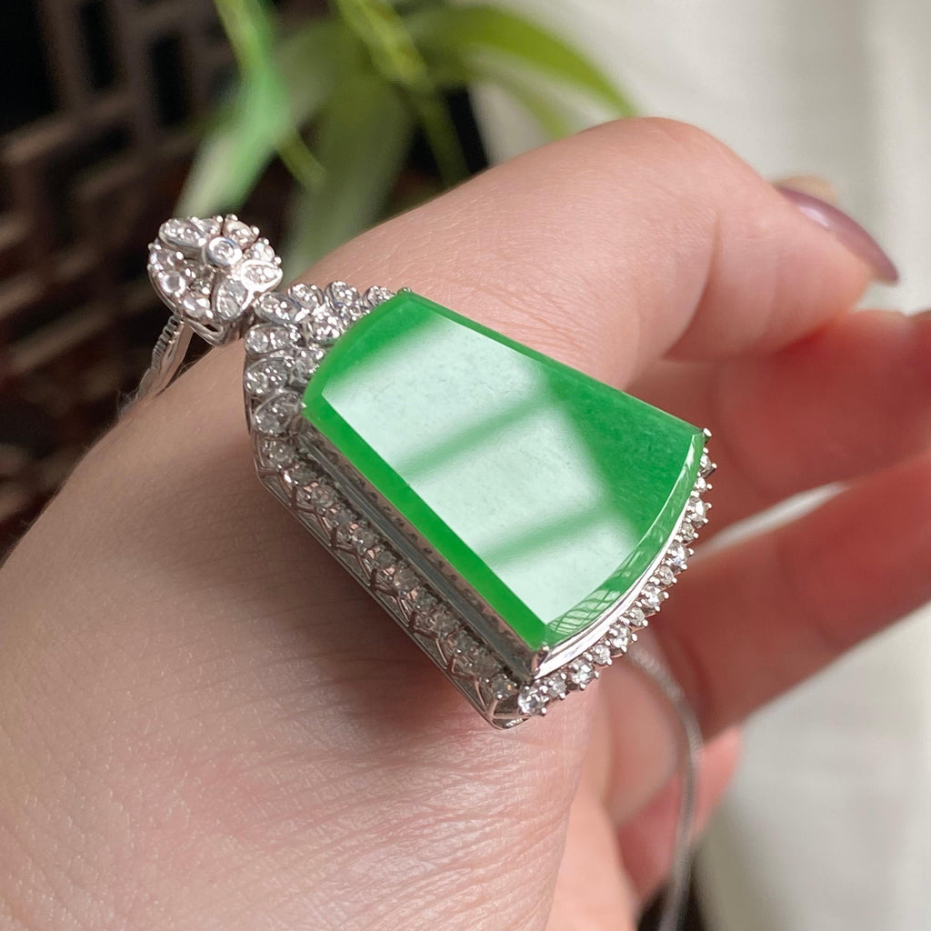 18k金钻镶冰种满绿无事牌吊坠（yc195123）