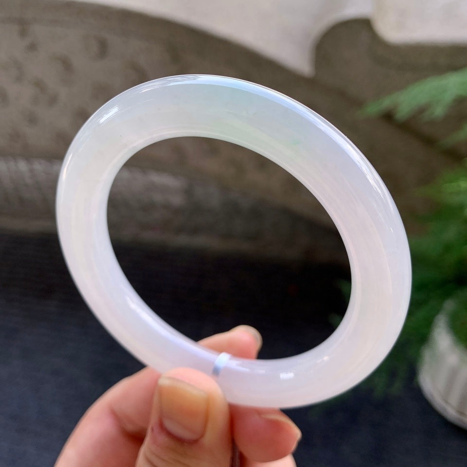 糯冰白月光飘绿圆条手镯（54.6mm）（yc029065）