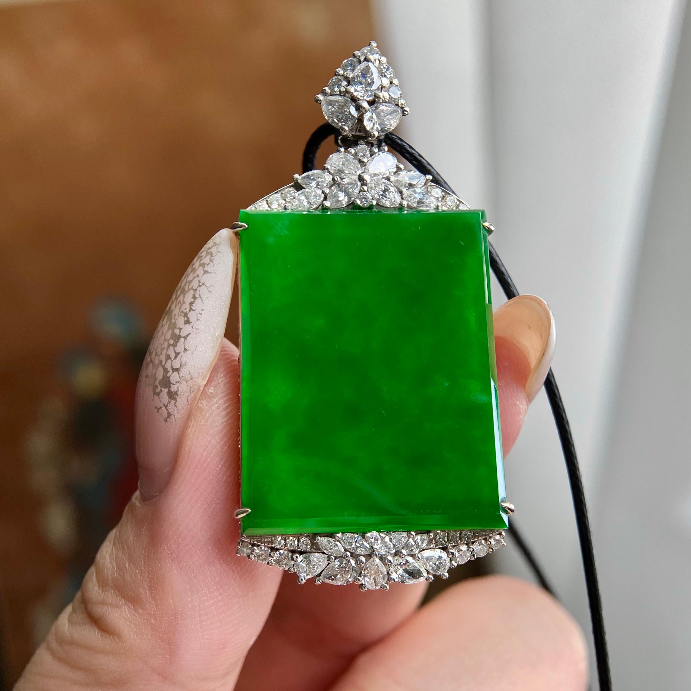 18k金钻镶冰种辣阳绿无事牌吊坠（yc224119）