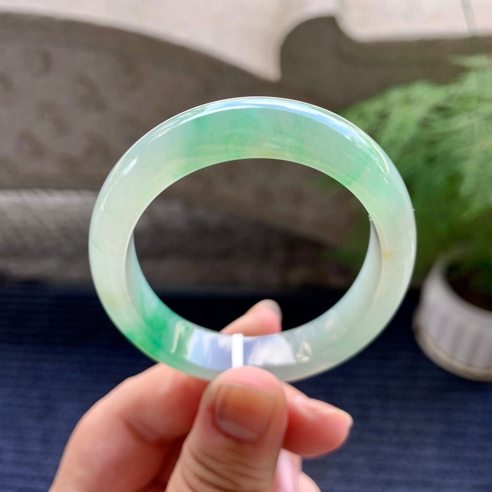 糯冰种飘绿洒金贵妃手镯（54.5mm）（yc116058）