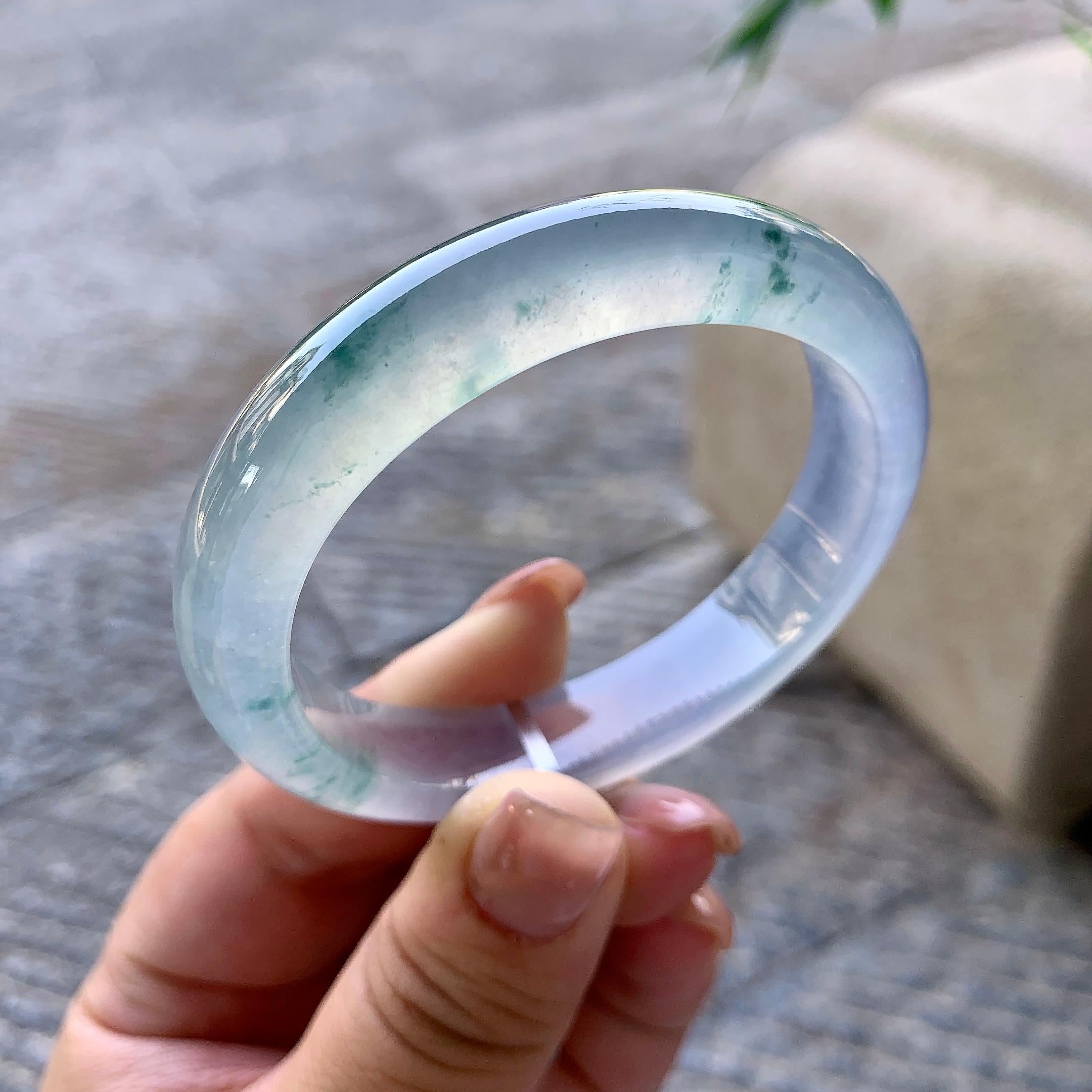 高冰种淡紫底飘绿花贵妃手镯 55.2圈口 天然缅甸A货翡翠（yc508661）
