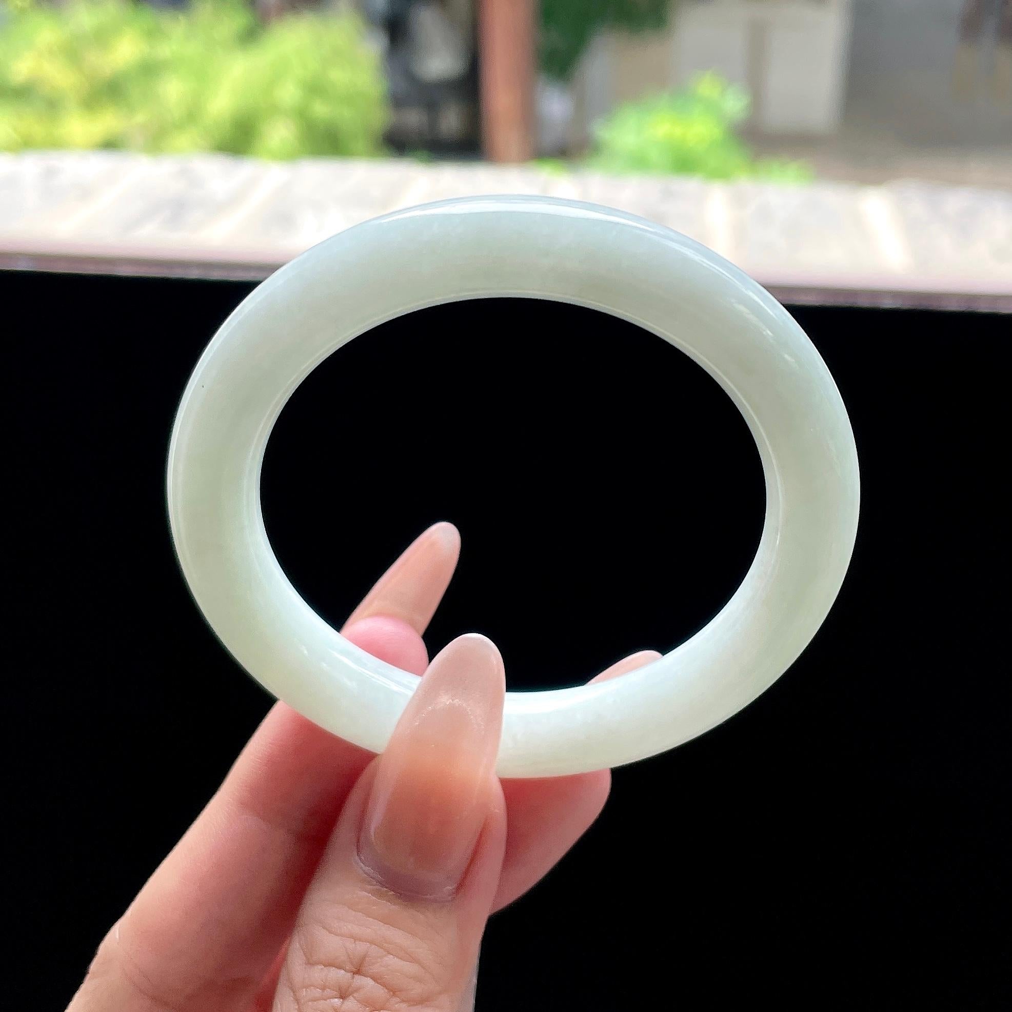 糯种带底色淡果绿圆条 53.4圈 天然缅甸A货翡翠（yc522708）