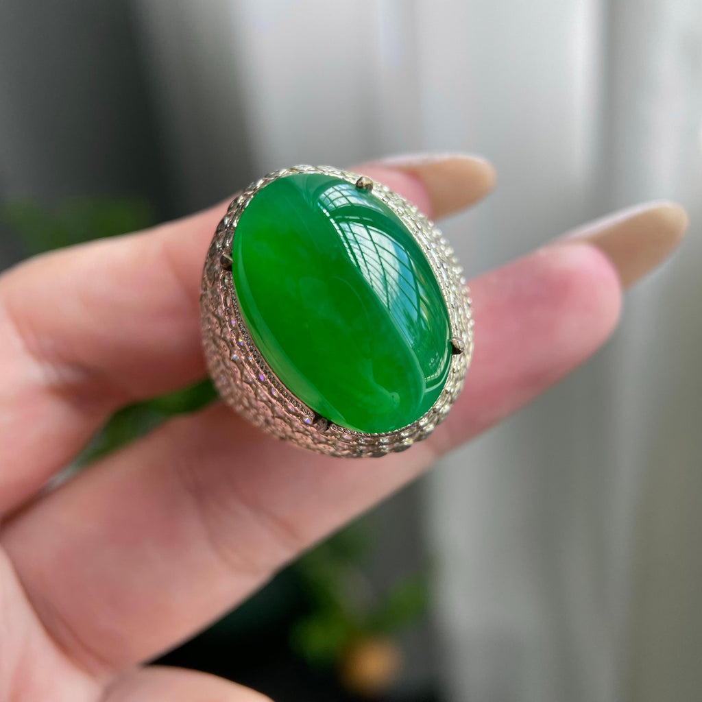 冰种阳绿鸽子蛋裸石（yc212891）