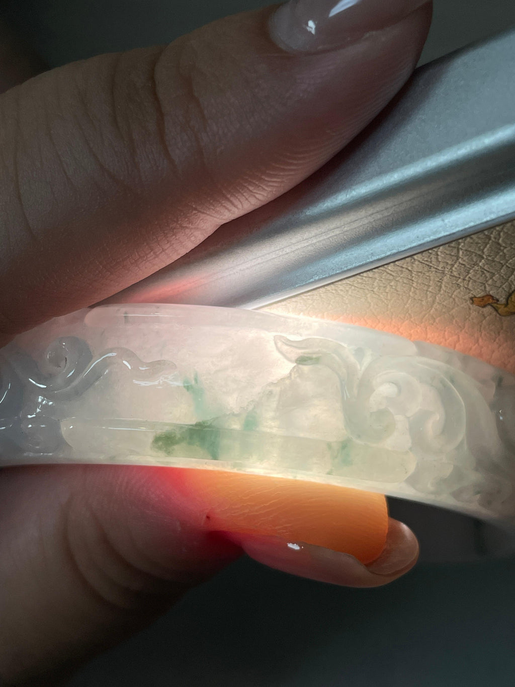大圈口 细糯种飘蓝花正圈雕花手镯 61.6圈口 天然缅甸A货翡翠（yc522667）