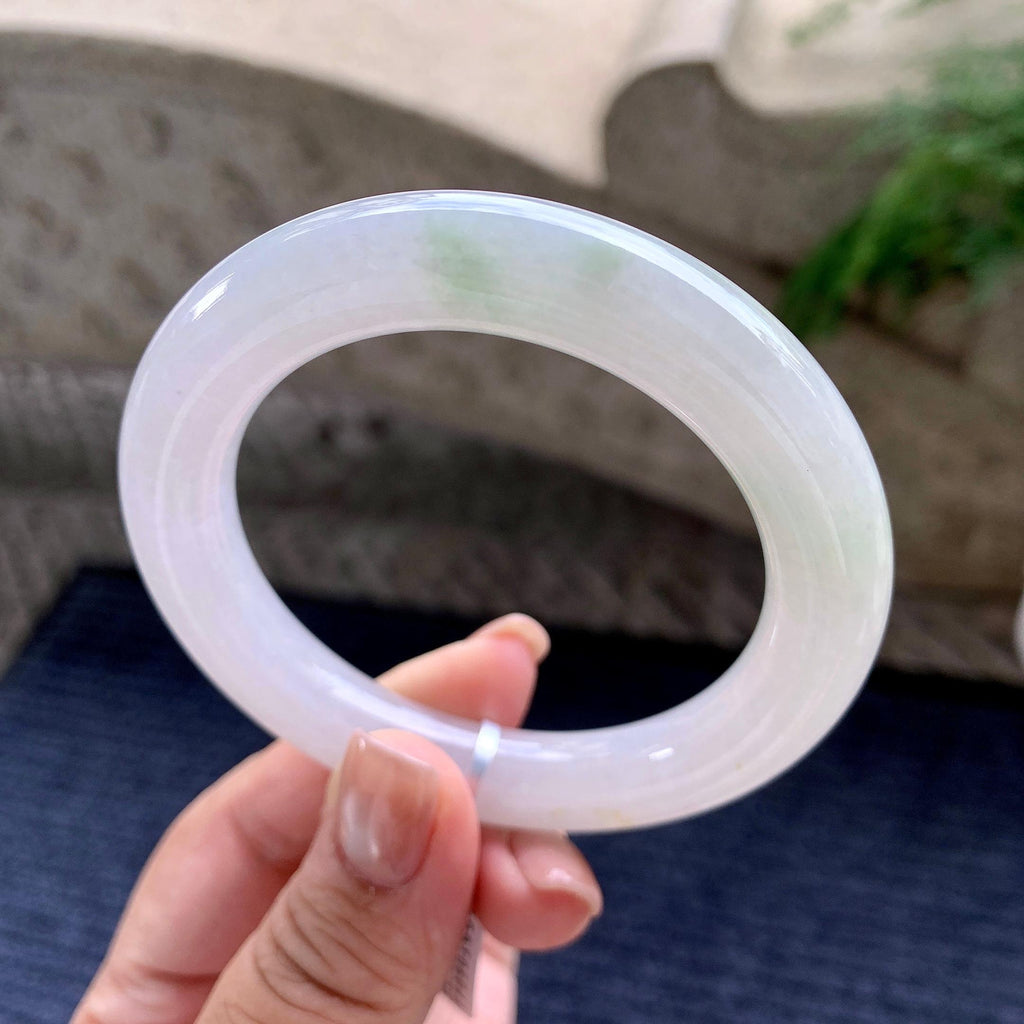 细糯种淡粉底飘绿花圆条手镯 54圈口 （yc705877）