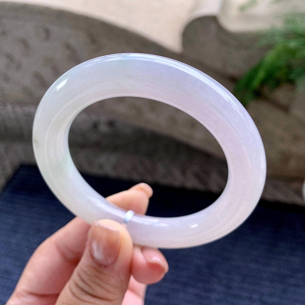 细糯种淡粉底飘绿花圆条手镯 54圈口 （yc705877）