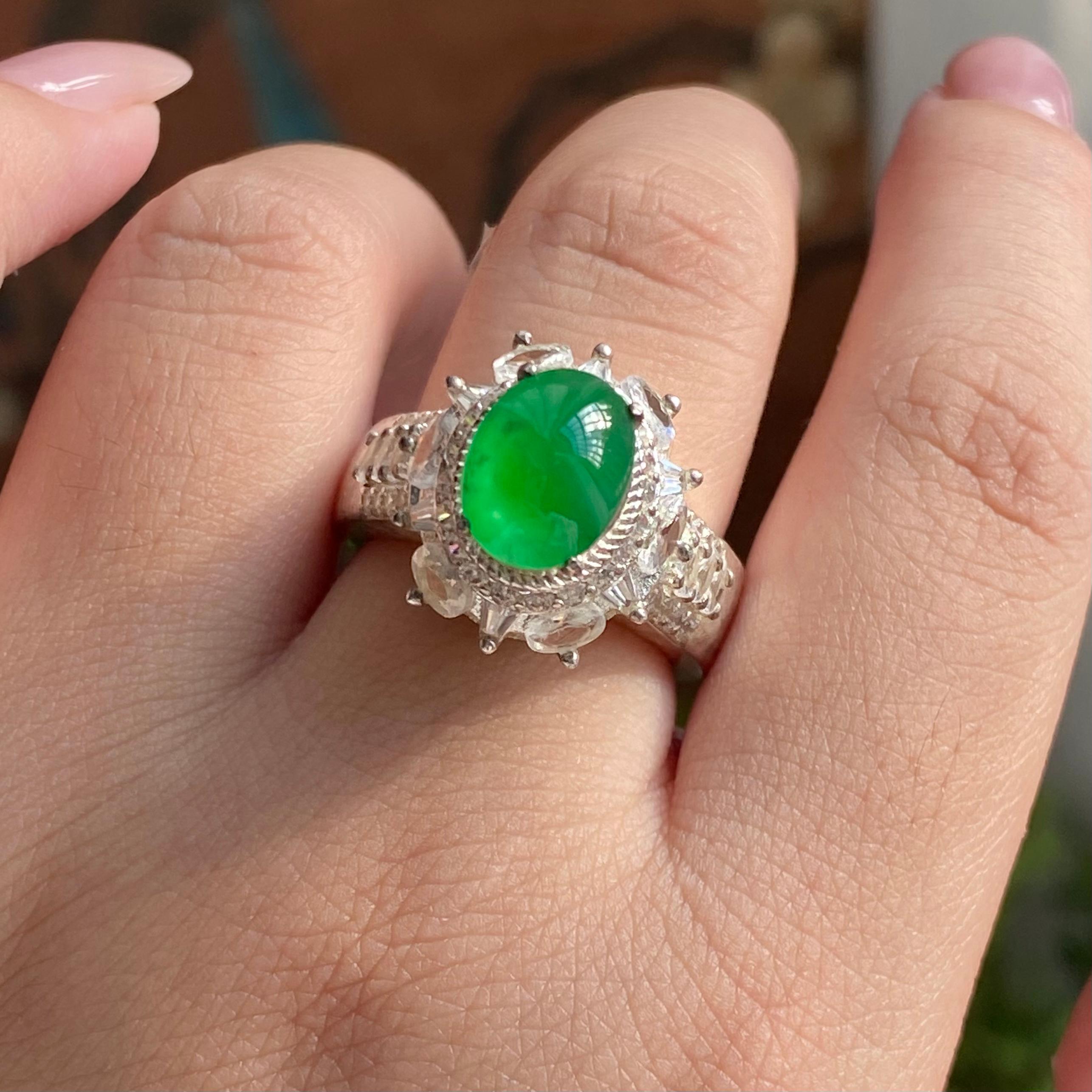 冰种阳绿椭圆戒面裸石（yc235008）