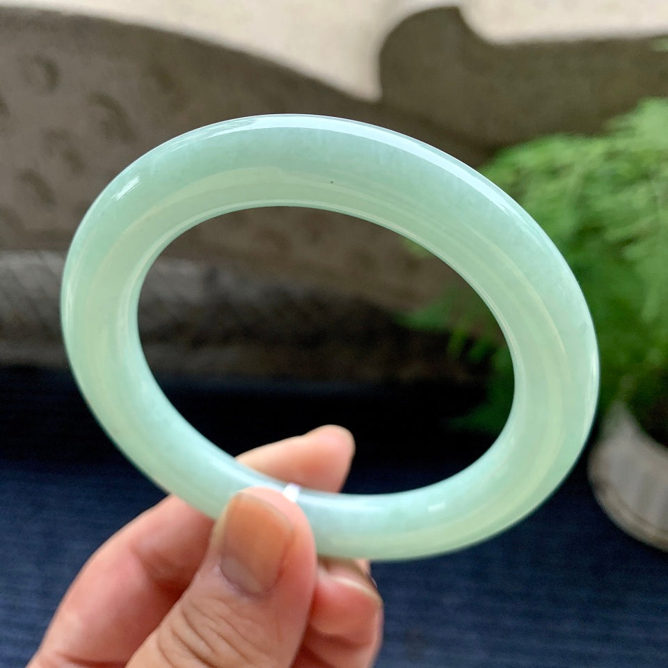 糯种豆绿色圆条手镯（56.6mm）（yc110725）