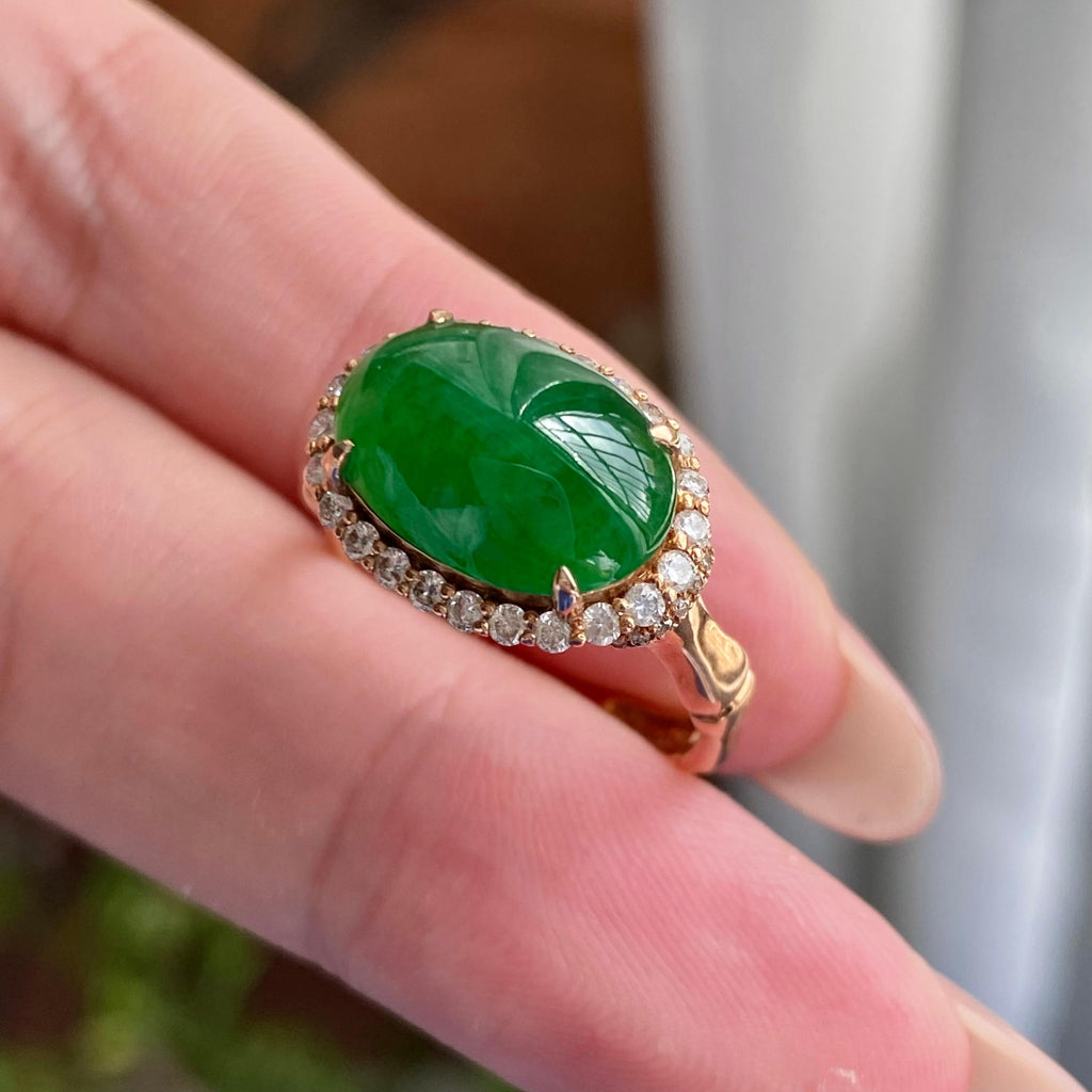 18k金钻镶细糯种阳绿椭圆蛋面戒指（yc235134）