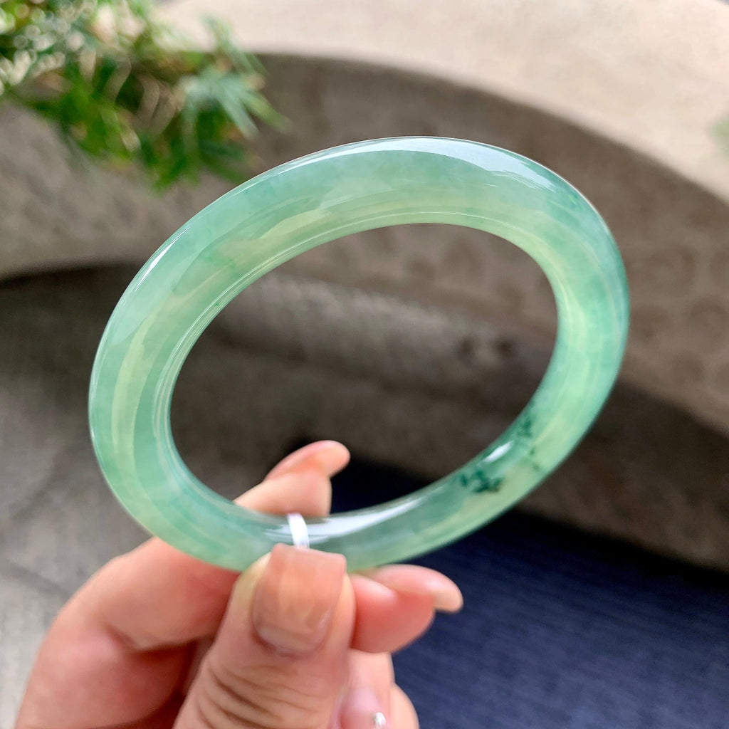 糯冰种湖水绿飘蓝花圆条手镯 55圈口 天然缅甸A货翡翠（yc701184）
