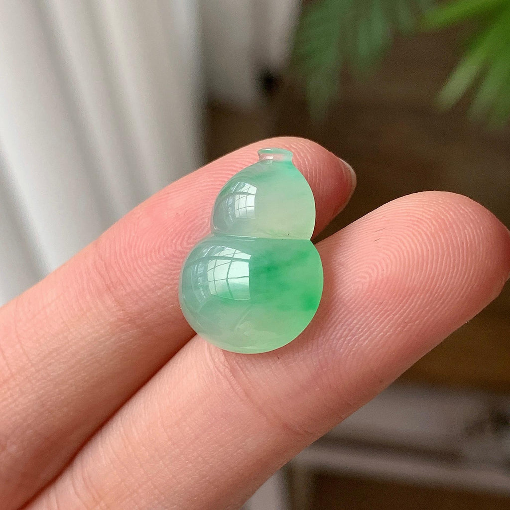糯冰种 飘绿葫芦吊坠 天然缅甸A货翡翠（yc703364）