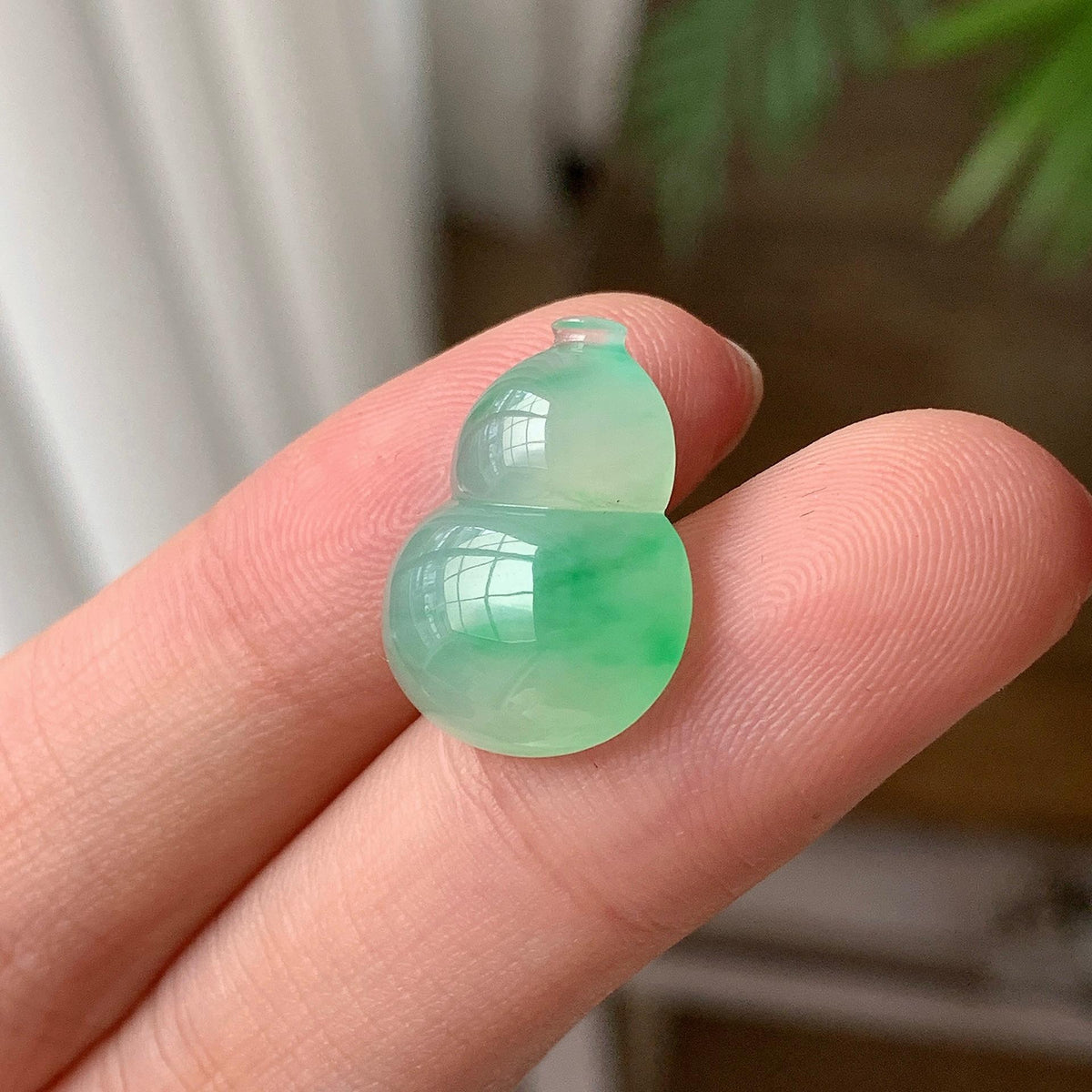 糯冰种 飘绿葫芦吊坠 天然缅甸A货翡翠（yc703364）