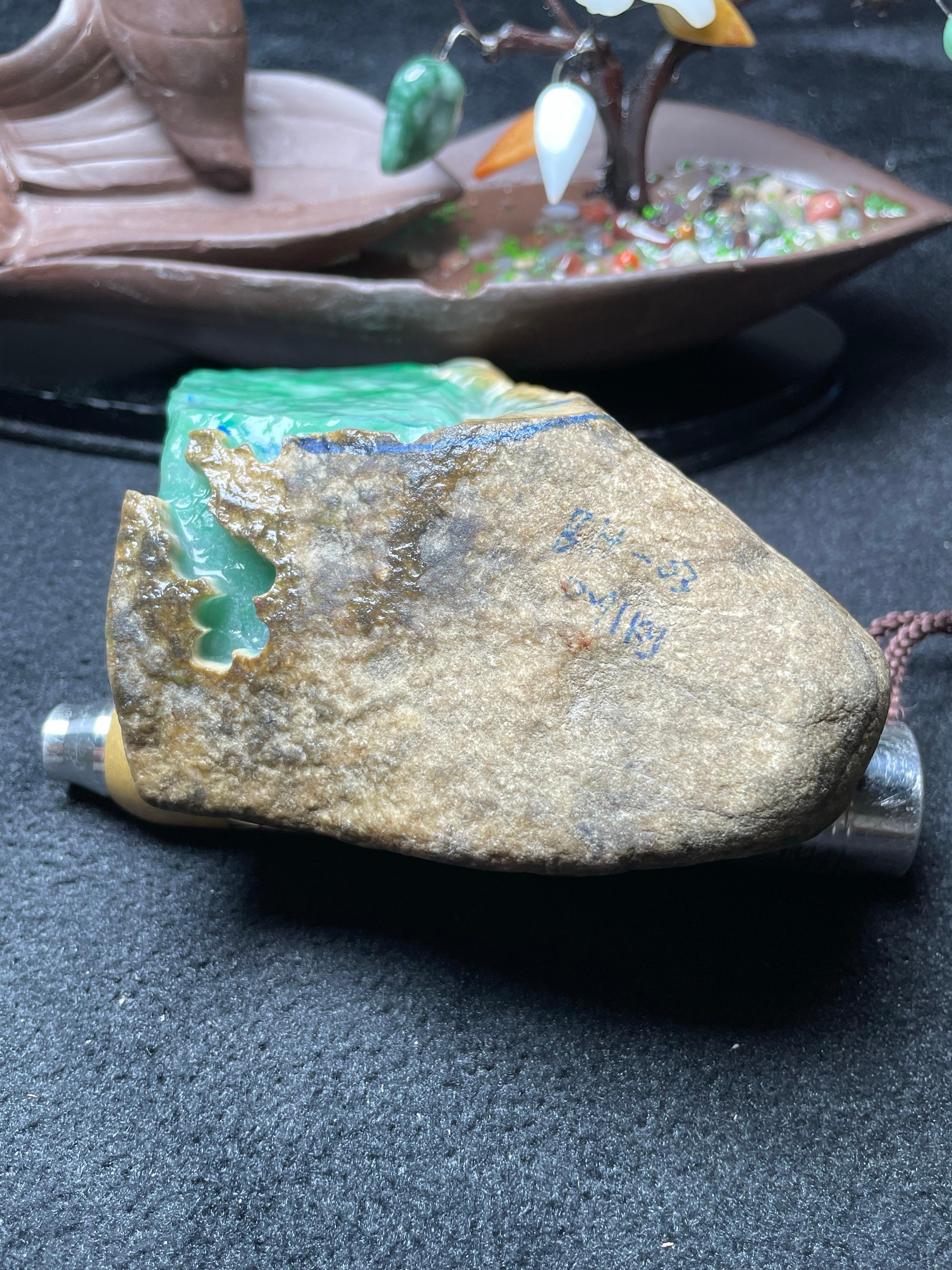 莫西沙开窗白底青手镯料（yc533455）