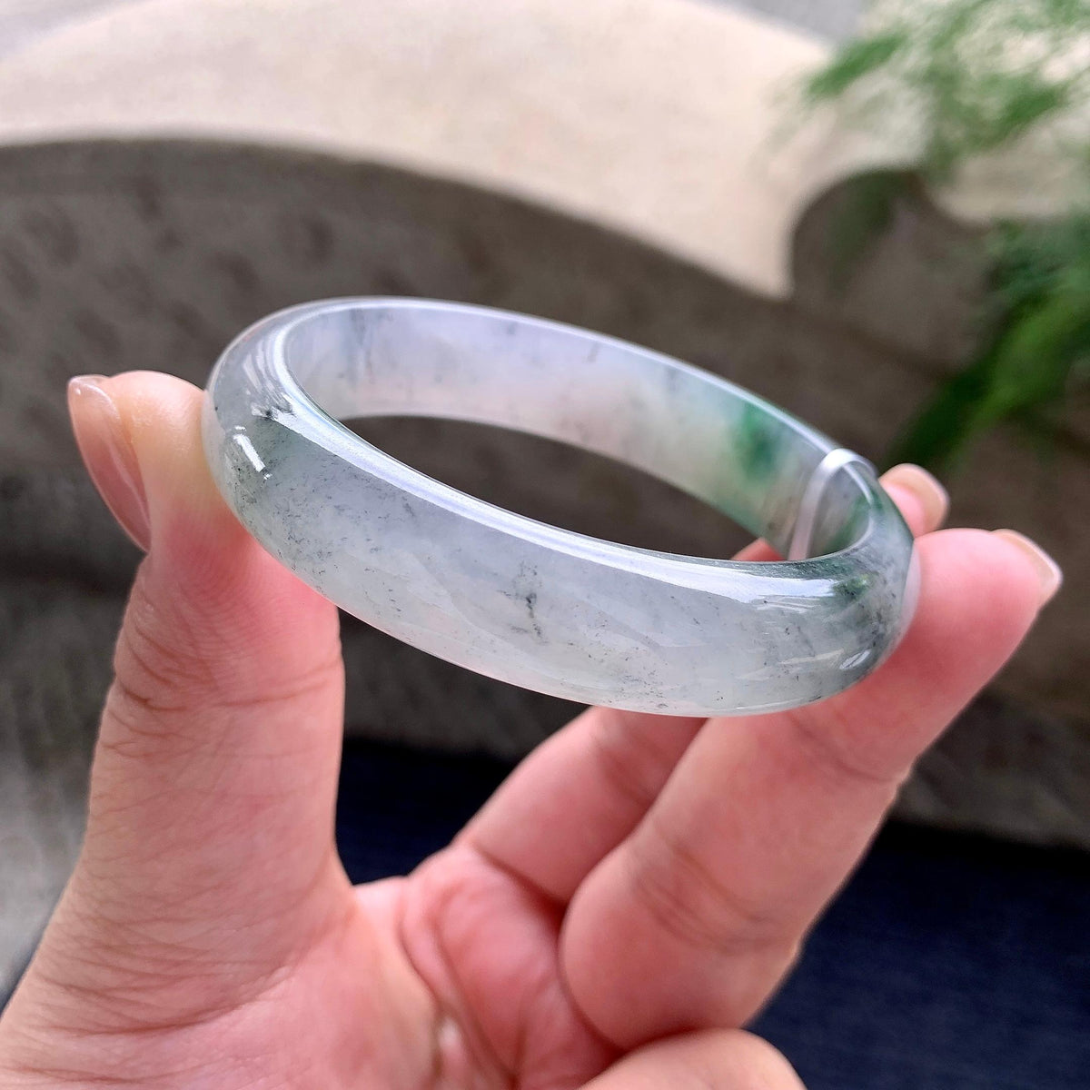糯冰种乌鸡飘绿花贵妃手镯 53.3圈口 天然缅甸A货翡翠（yc703333）
