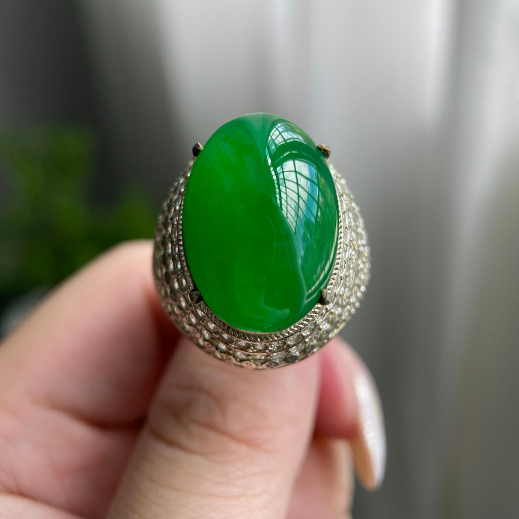 冰种阳绿鸽子蛋裸石（yc212891）