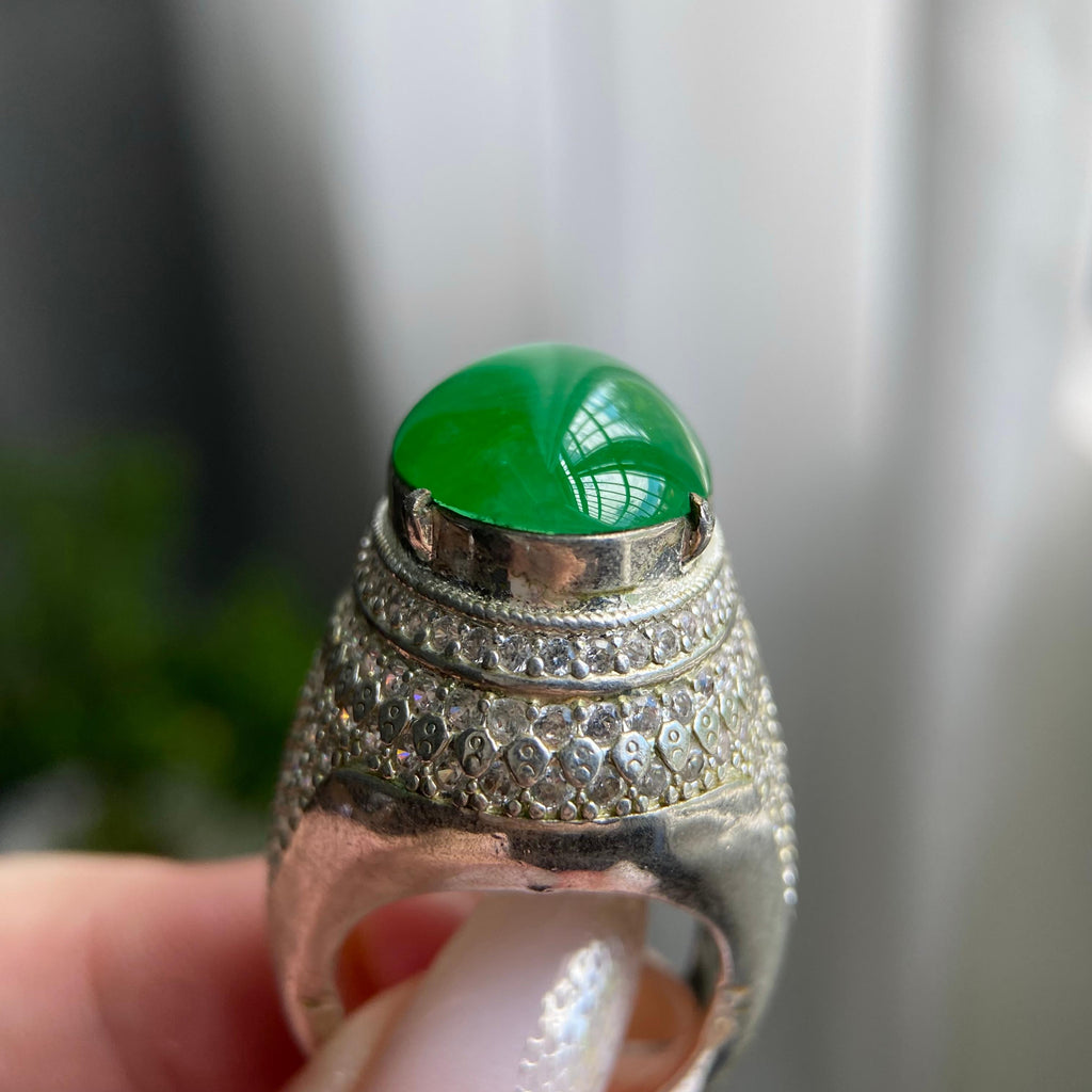 冰种阳绿鸽子蛋裸石（yc212891）