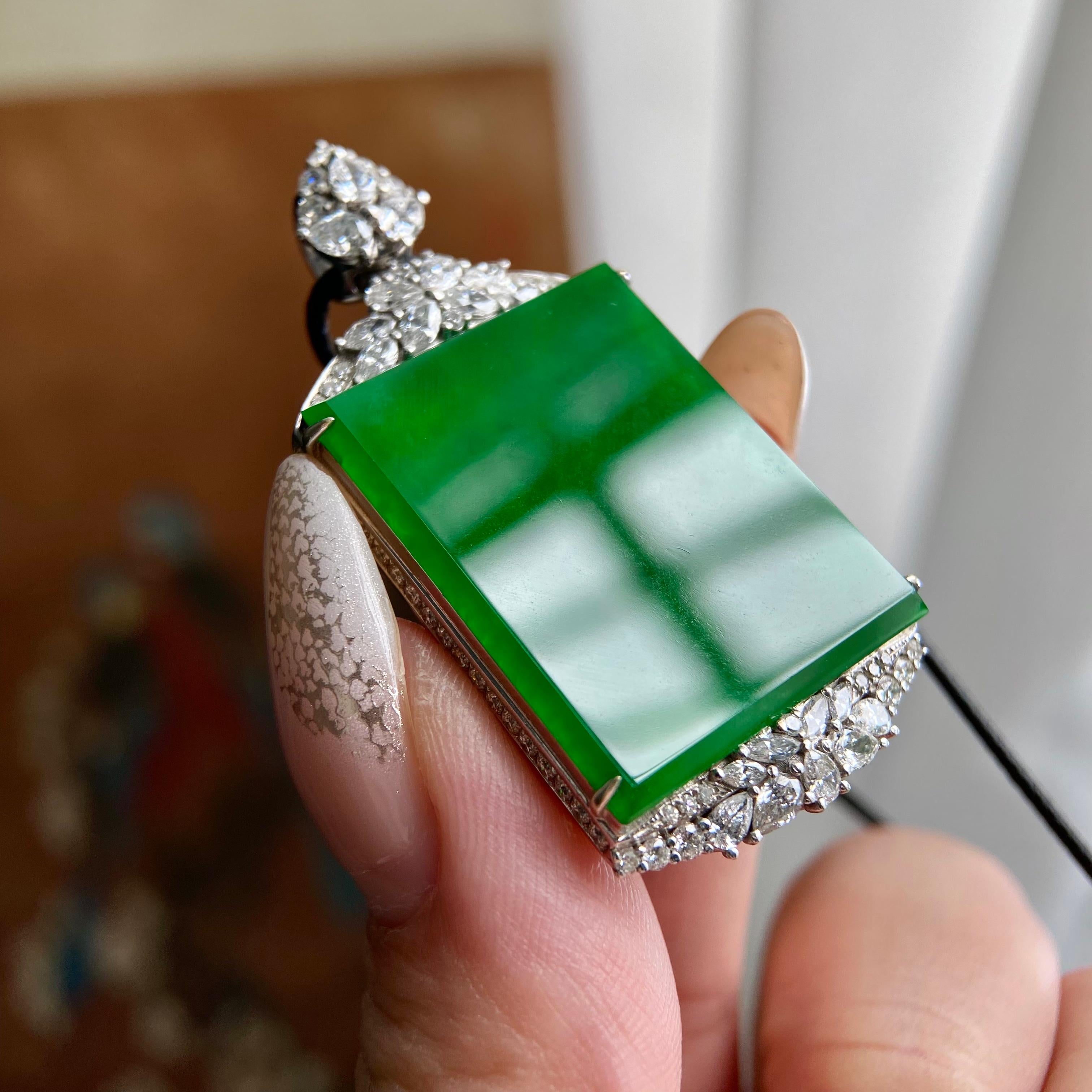 18k金钻镶冰种辣阳绿无事牌吊坠（yc224119）