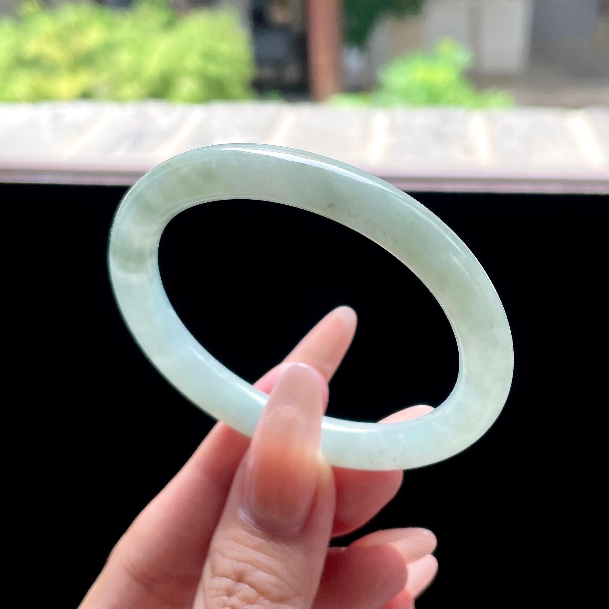 细糯种冰油青圆条贵妃 54圈 天然缅甸A货翡翠（yc522709）