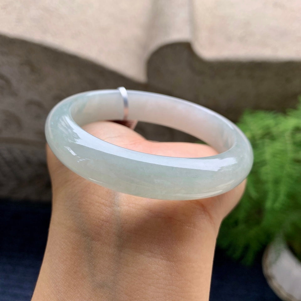 细糯种淡底色平安镯（55.8mm）（yc090097）