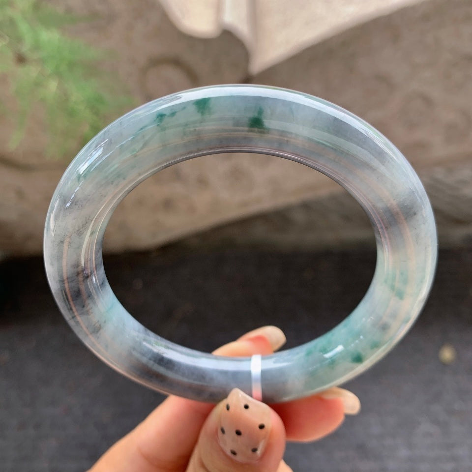 糯种乌鸡飘绿翡翠圆条手镯（57.2mm）（yc017423）