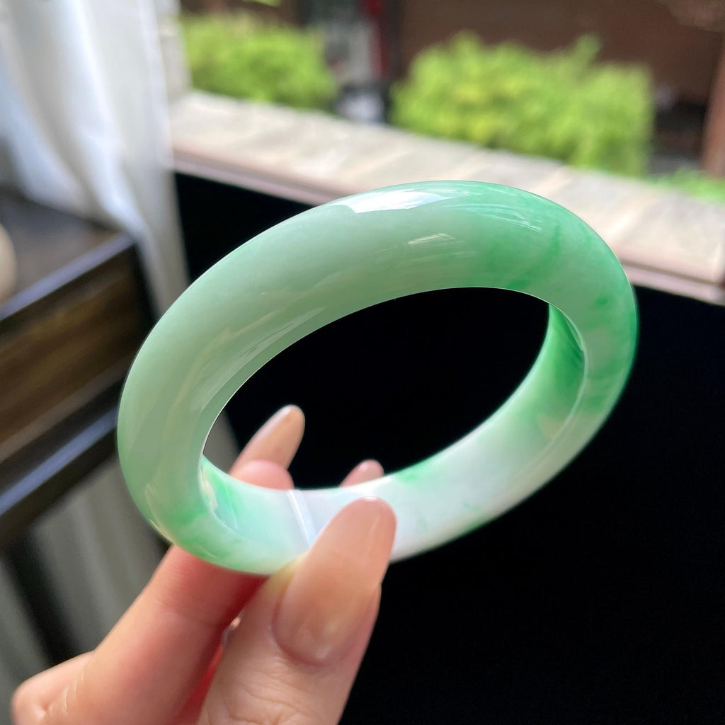 糯种阳绿白底青正圈平安镯 54圈 天然缅甸A货翡翠（yc693135）