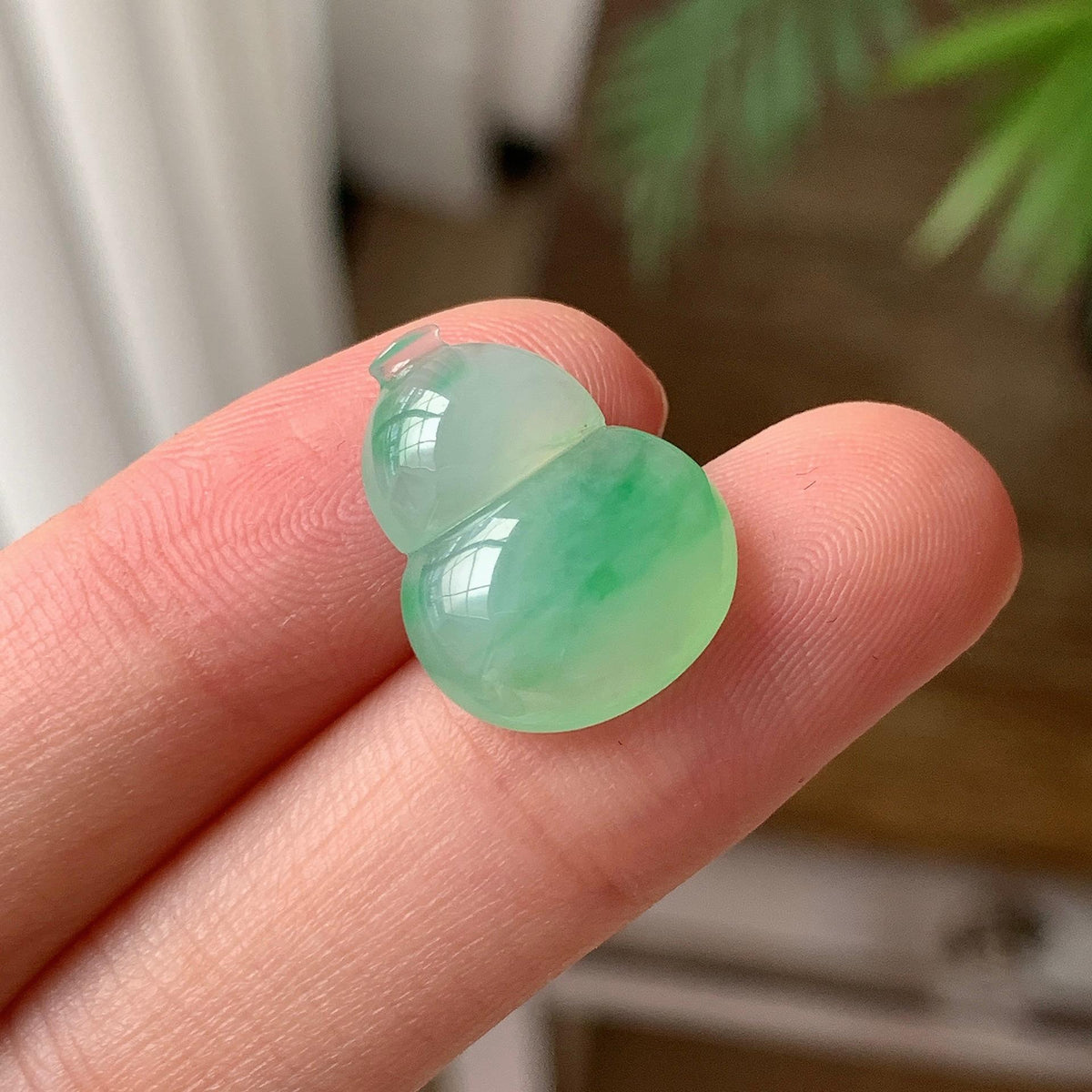 糯冰种 飘绿葫芦吊坠 天然缅甸A货翡翠（yc703364）