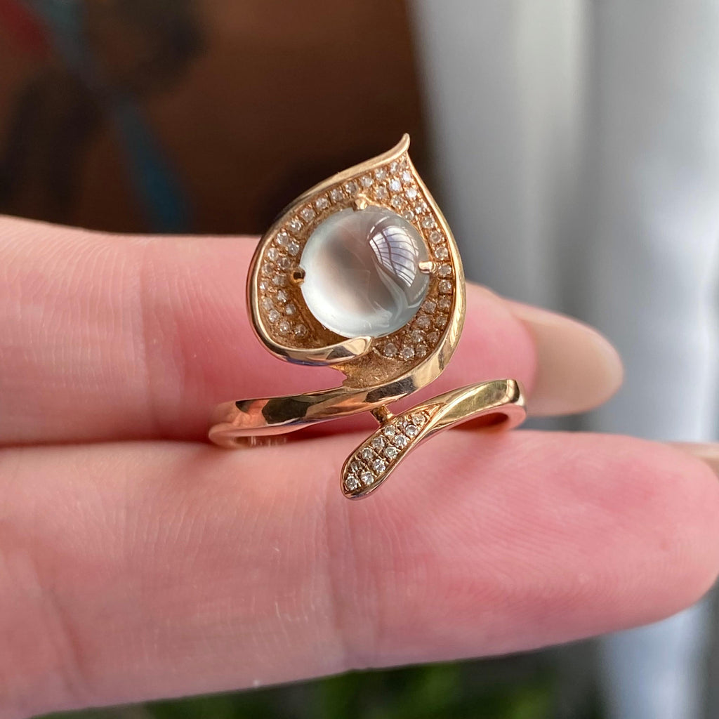 18k金钻镶冰玻种白月光蛋面戒指（yc235121）