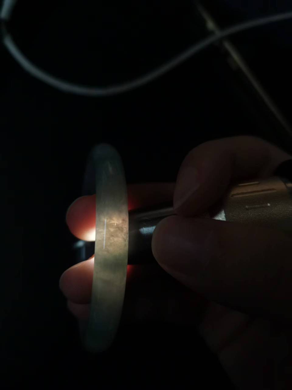 糯冰种乌鸡圆条手镯（55.6mm）（yc097806）