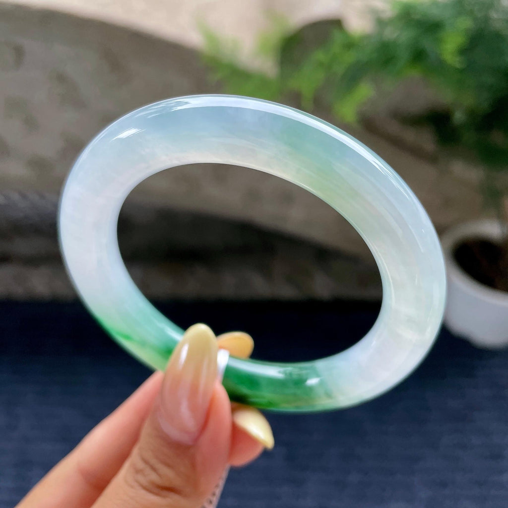 糯冰种飘绿圆条手镯54圈 （yc487040）