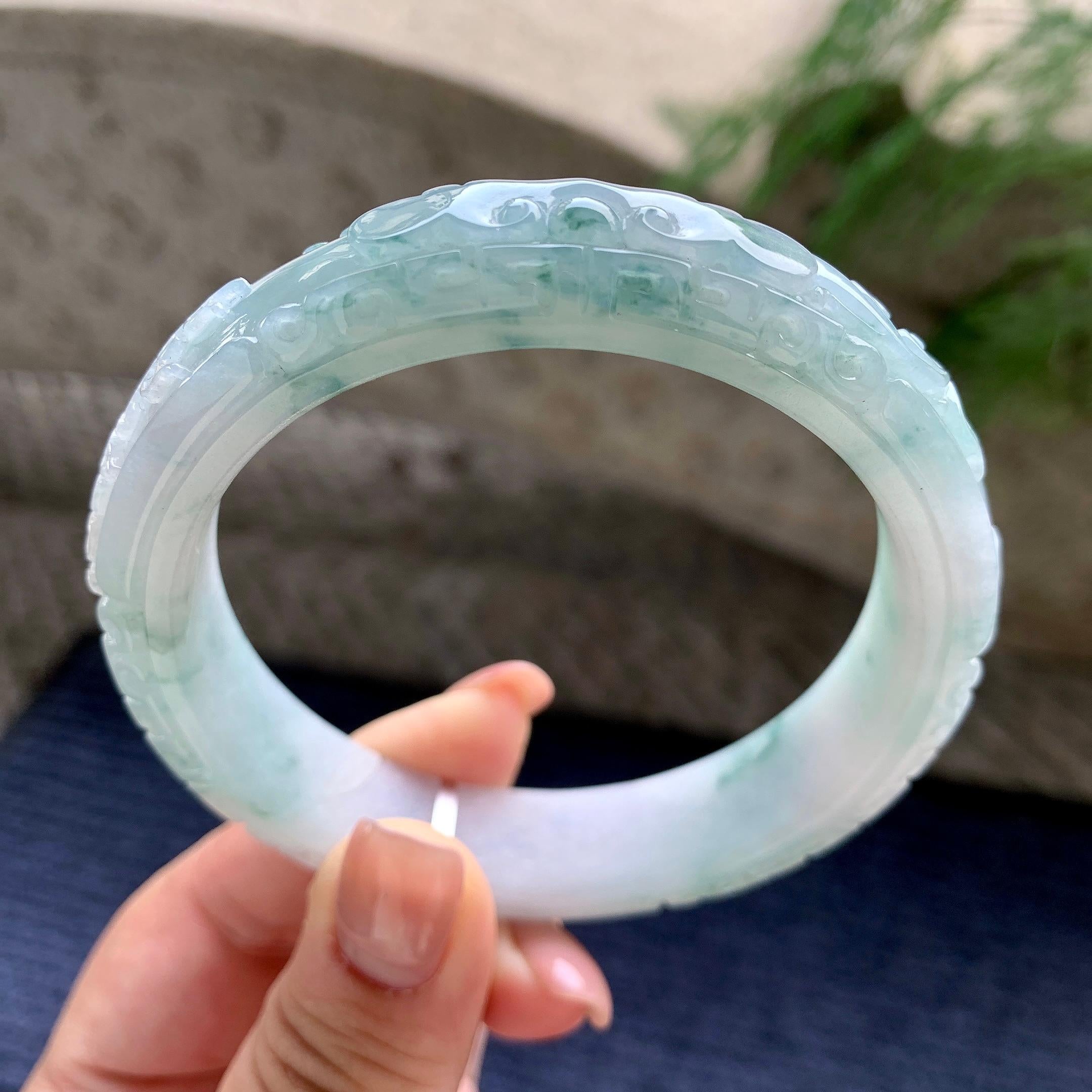 大圈口 细糯种飘蓝花正圈雕花手镯 61.6圈口 天然缅甸A货翡翠（yc522667）