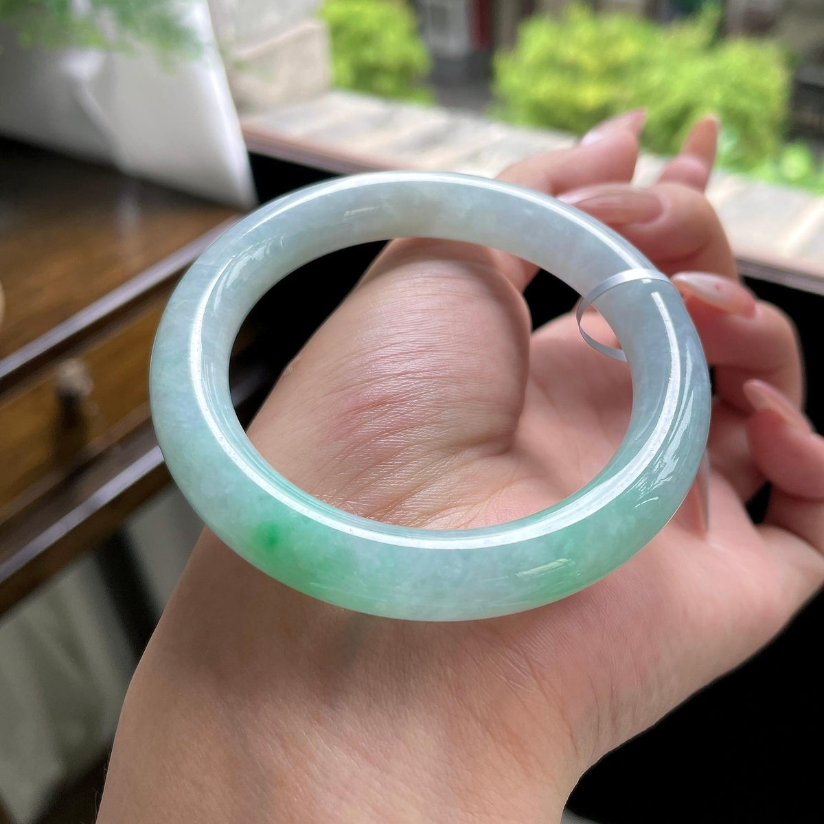 秒杀 糯种阳绿白底青圆条 54圈 天然缅甸A货翡翠（yc703260）