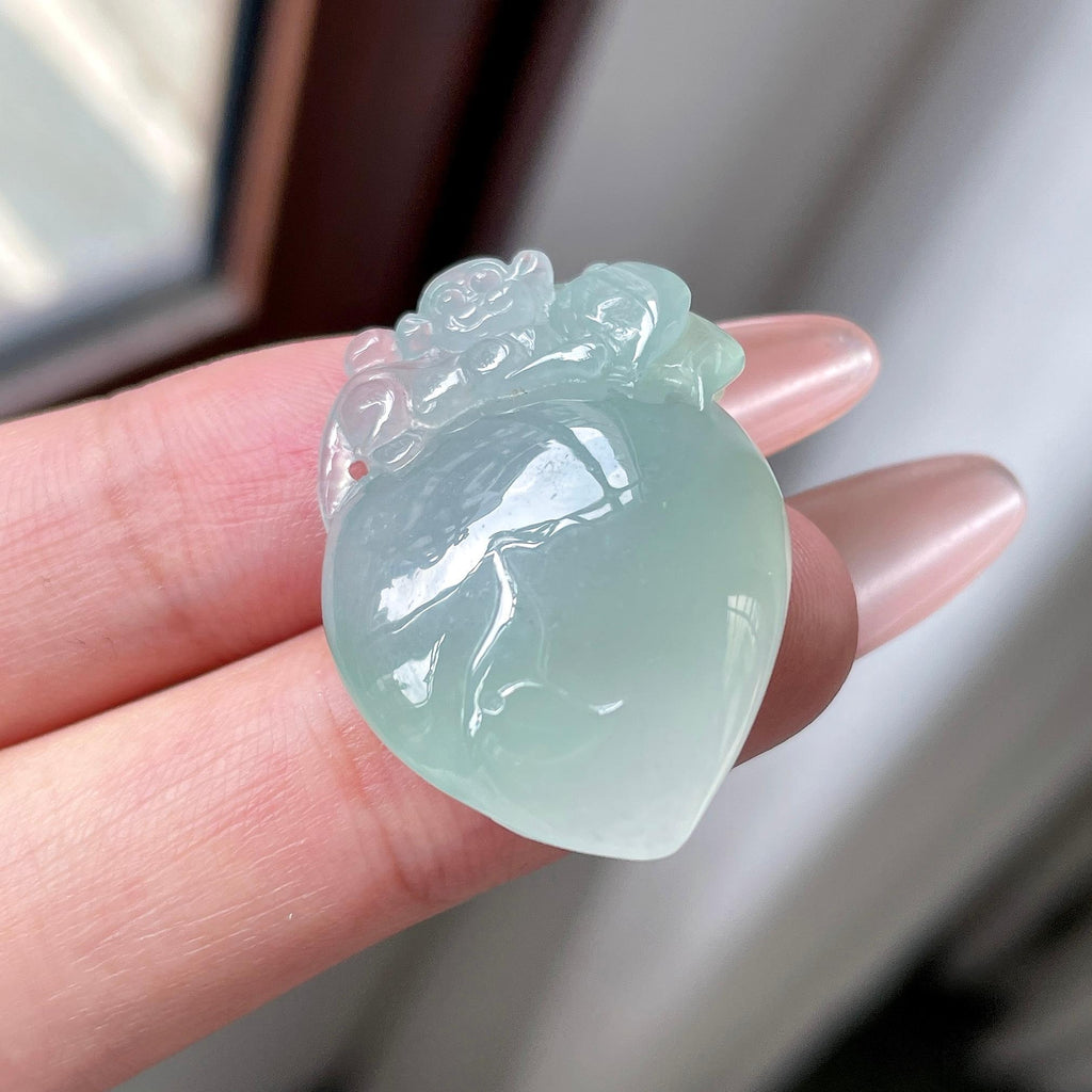 细糯种晴绿底灵猴献桃吊坠 天然缅甸A货翡翠（yc525991）