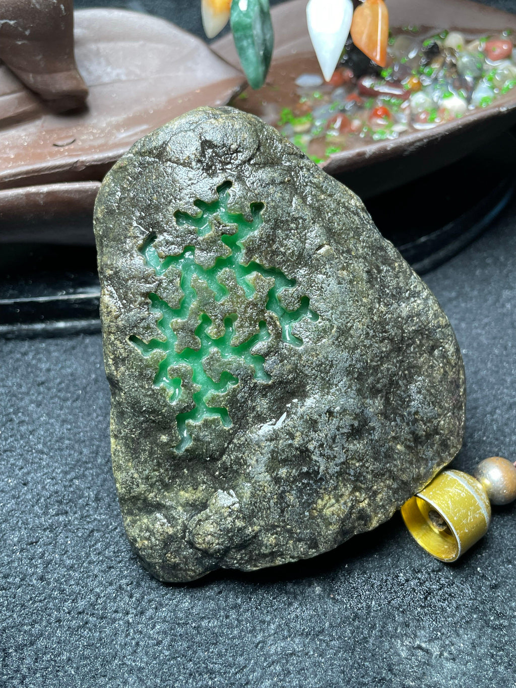 莫湾基开窗阳绿牌子料（yc697842）