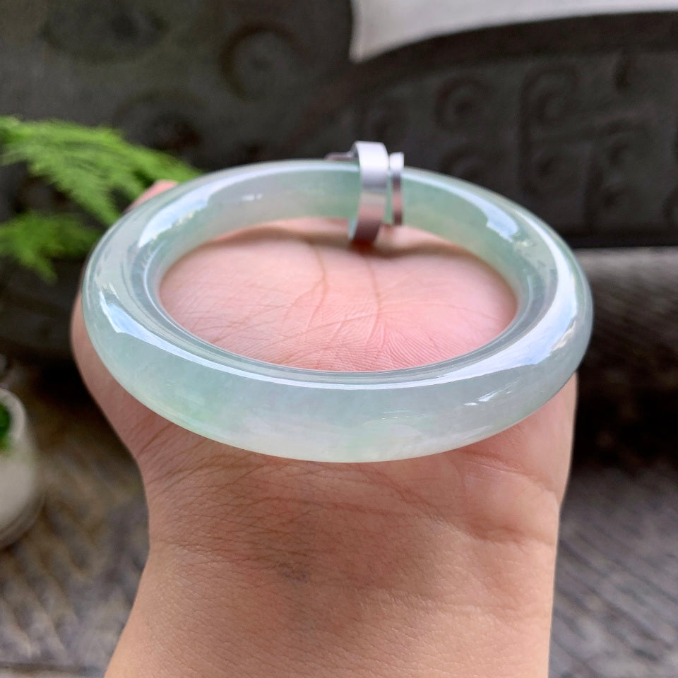 糯冰晴水飘花圆条手镯（55.7mm）（yc017270）