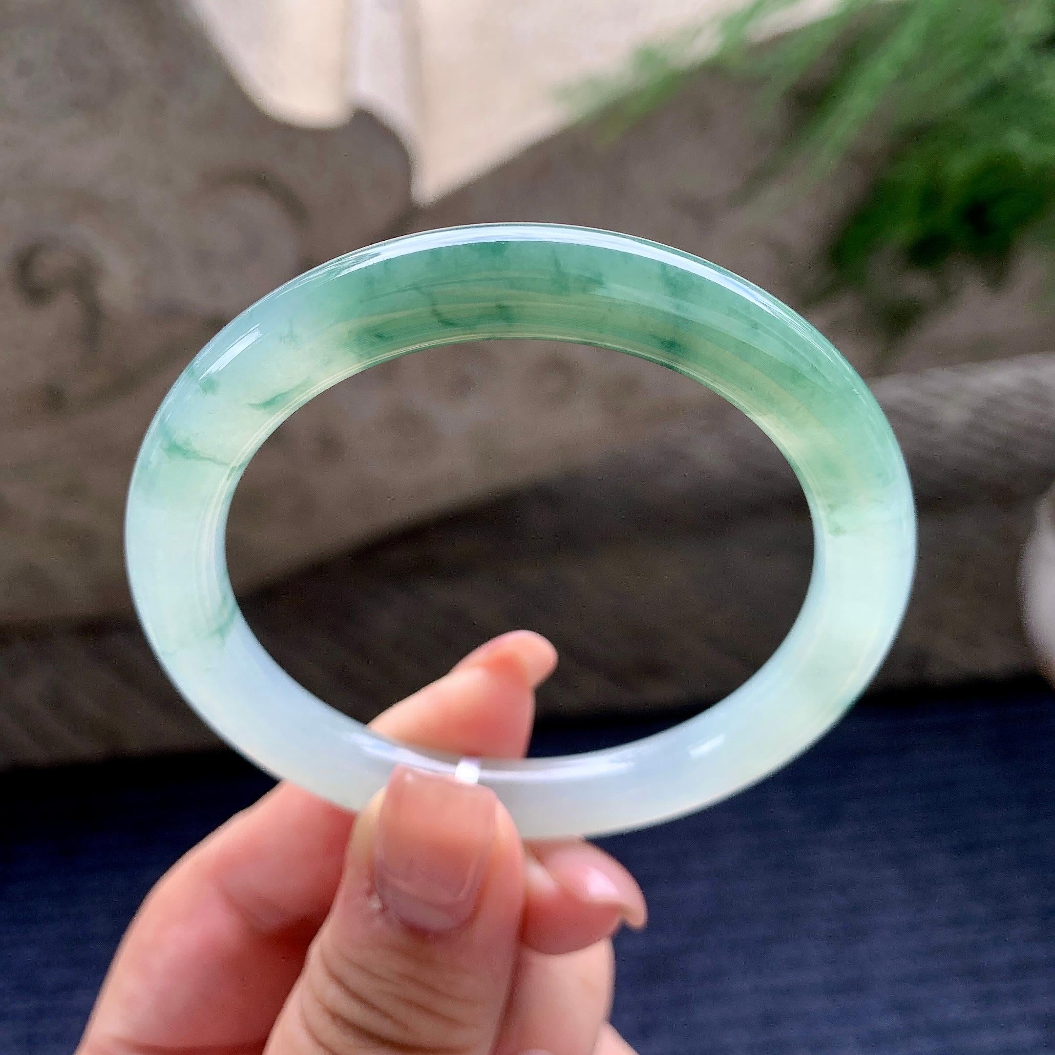 糯冰种晴底飘绿花圆条手镯 54.7圈口 天然缅甸A货翡翠（yc536191）