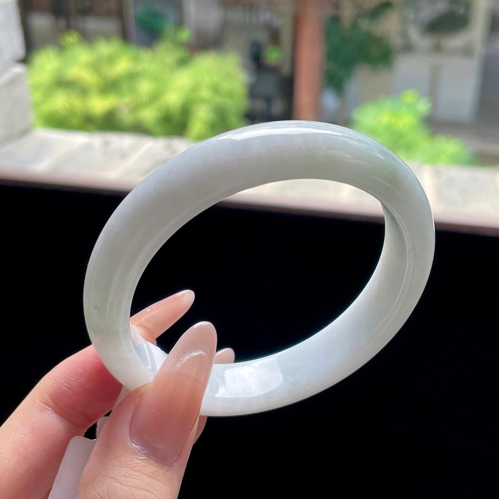 大圈口 糯种飘花带洒金 58圈 天然缅甸A货翡翠（yc524211）