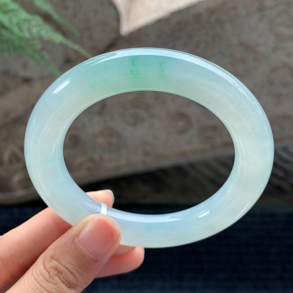 糯冰种晴水飘绿圆条手镯 56.5圈 天然A货缅甸翡翠（yc694794）