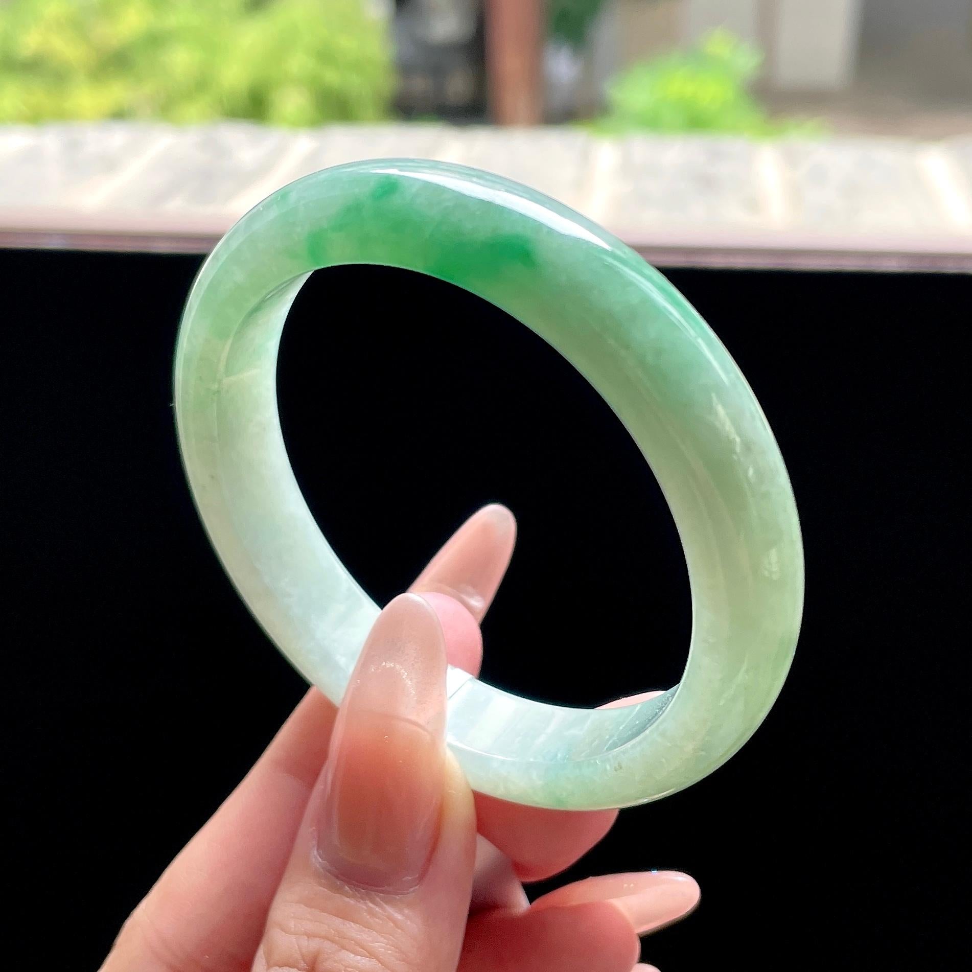 细糯种晴底飘绿正圈平安镯 53.5圈 天然缅甸A货翡翠（yc522695）